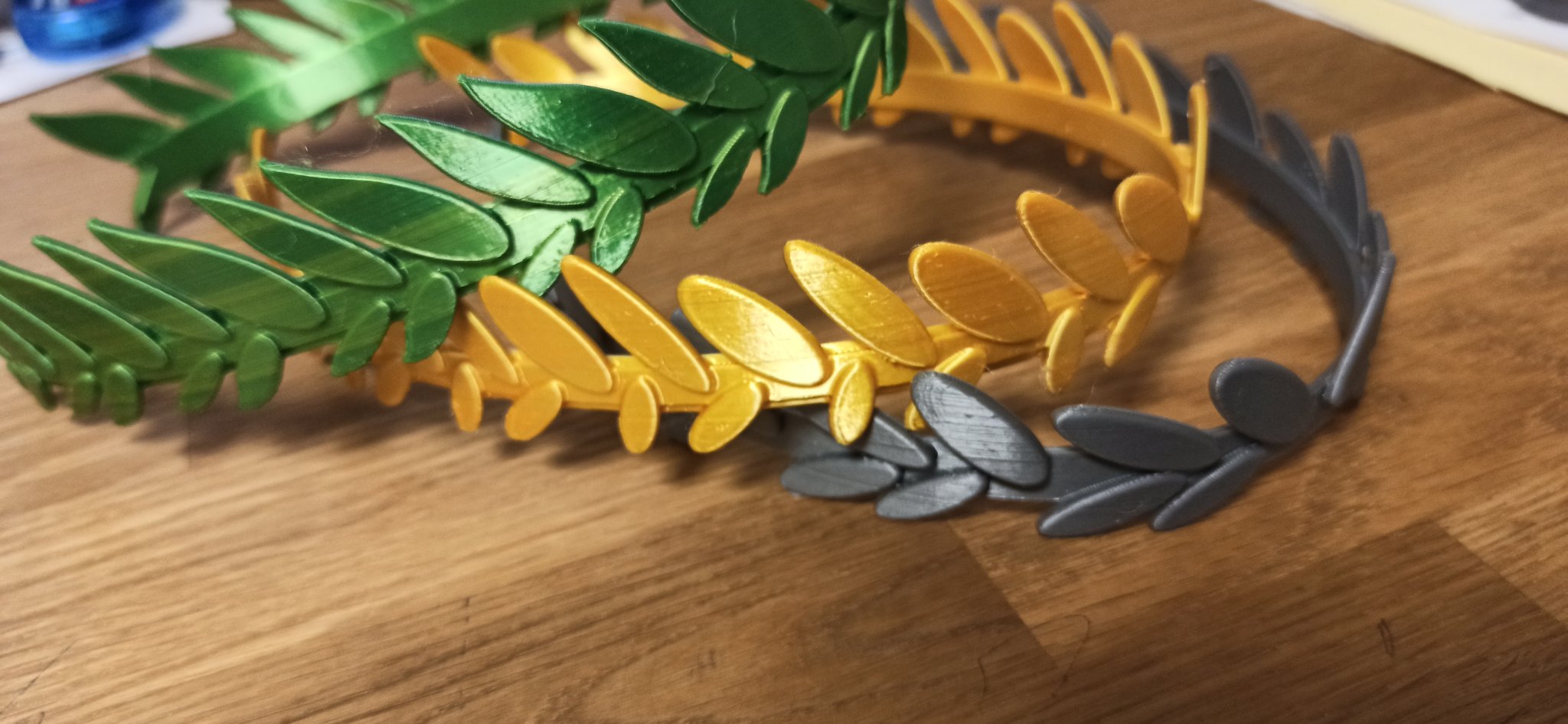 Vương miện Caesar dành cho cả trẻ em và người lớn