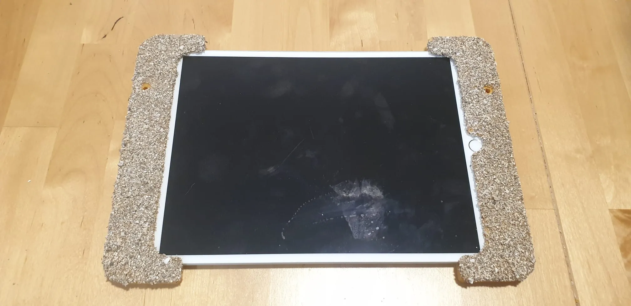 Giá đỡ iPad Air thế hệ 3 treo tường