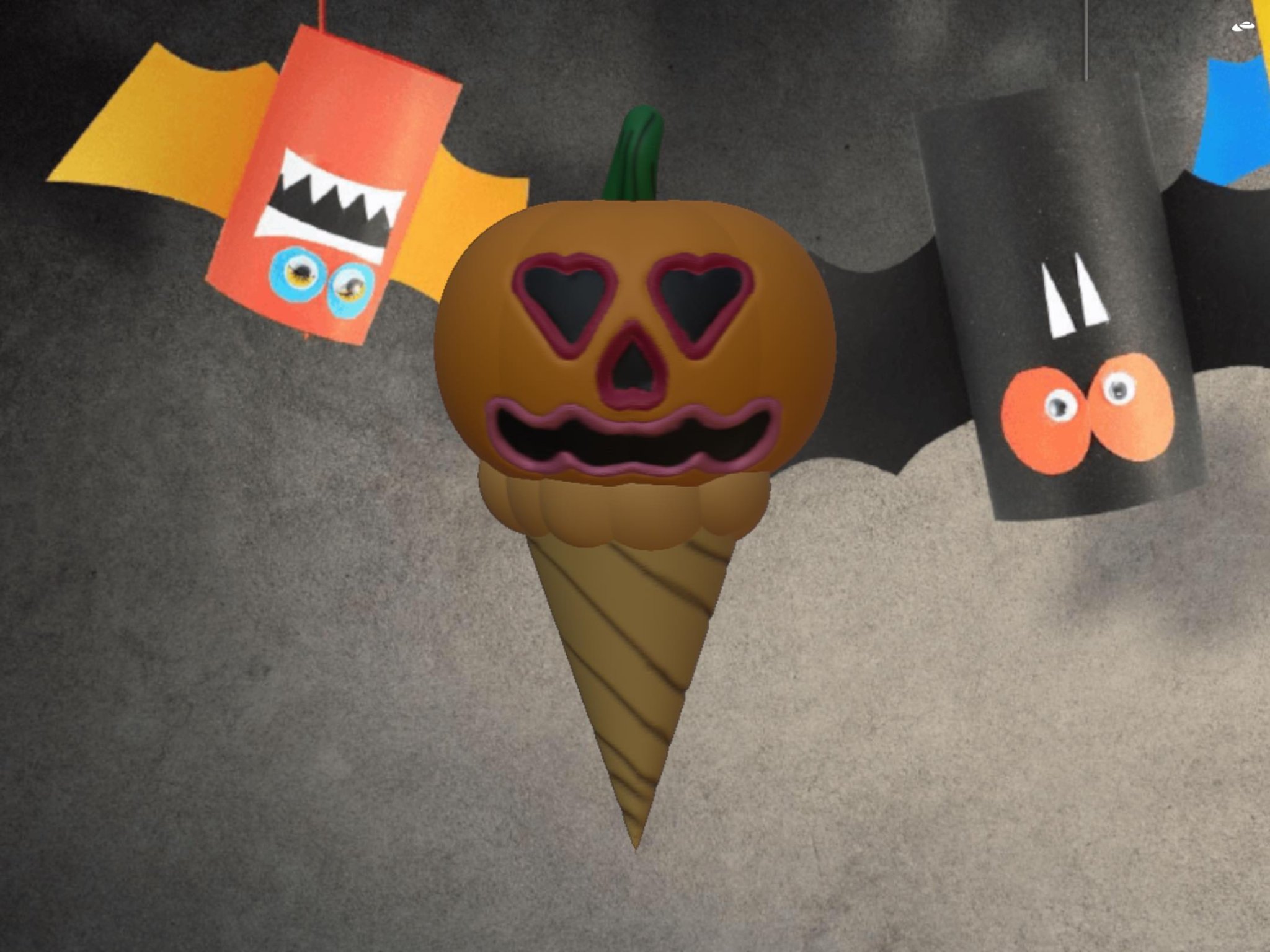 Bánh kem hình bí ngô Halloween trong ốc quế