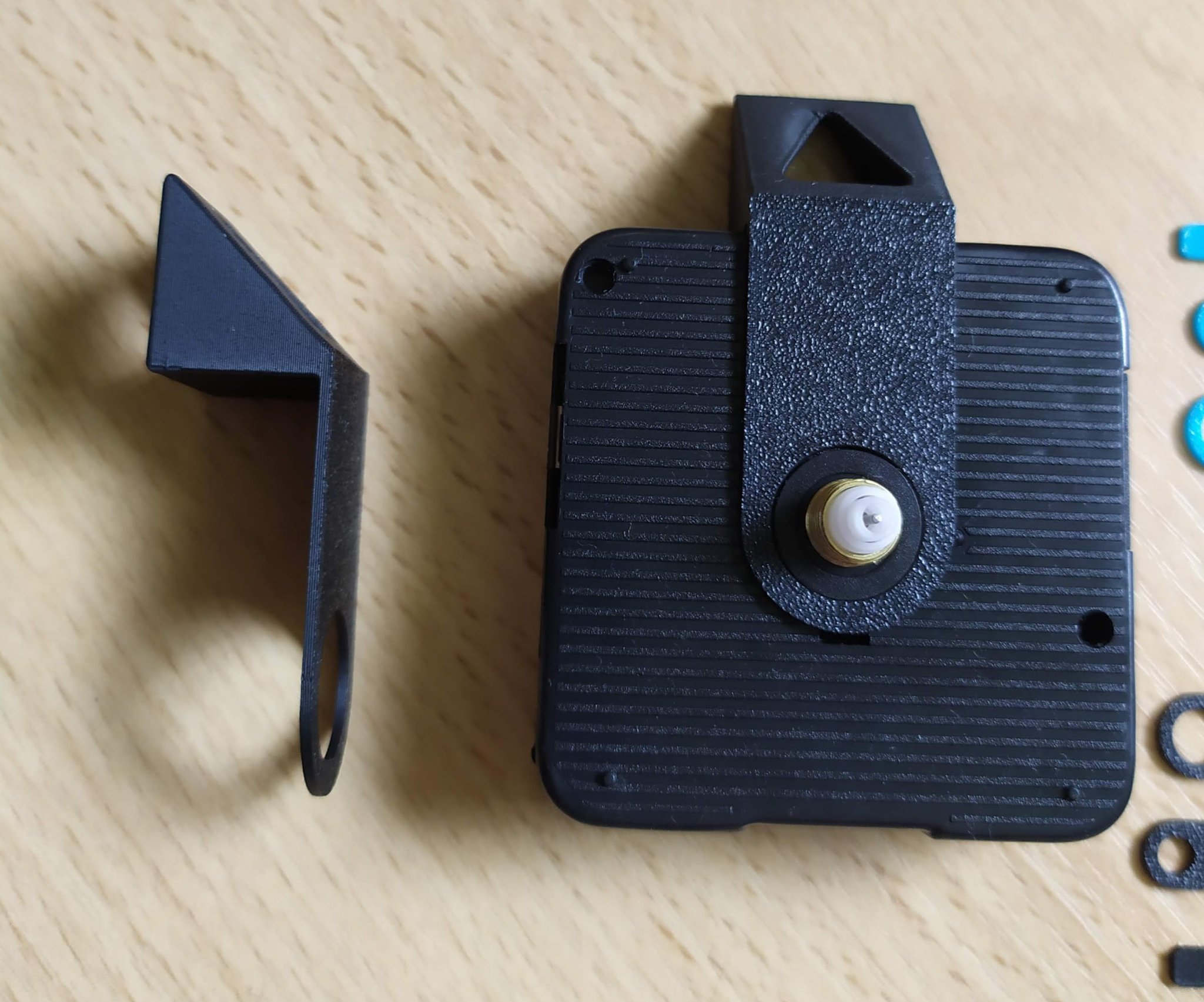 Giá treo đồng hồ từ mô hình clockwork Trung Quốc