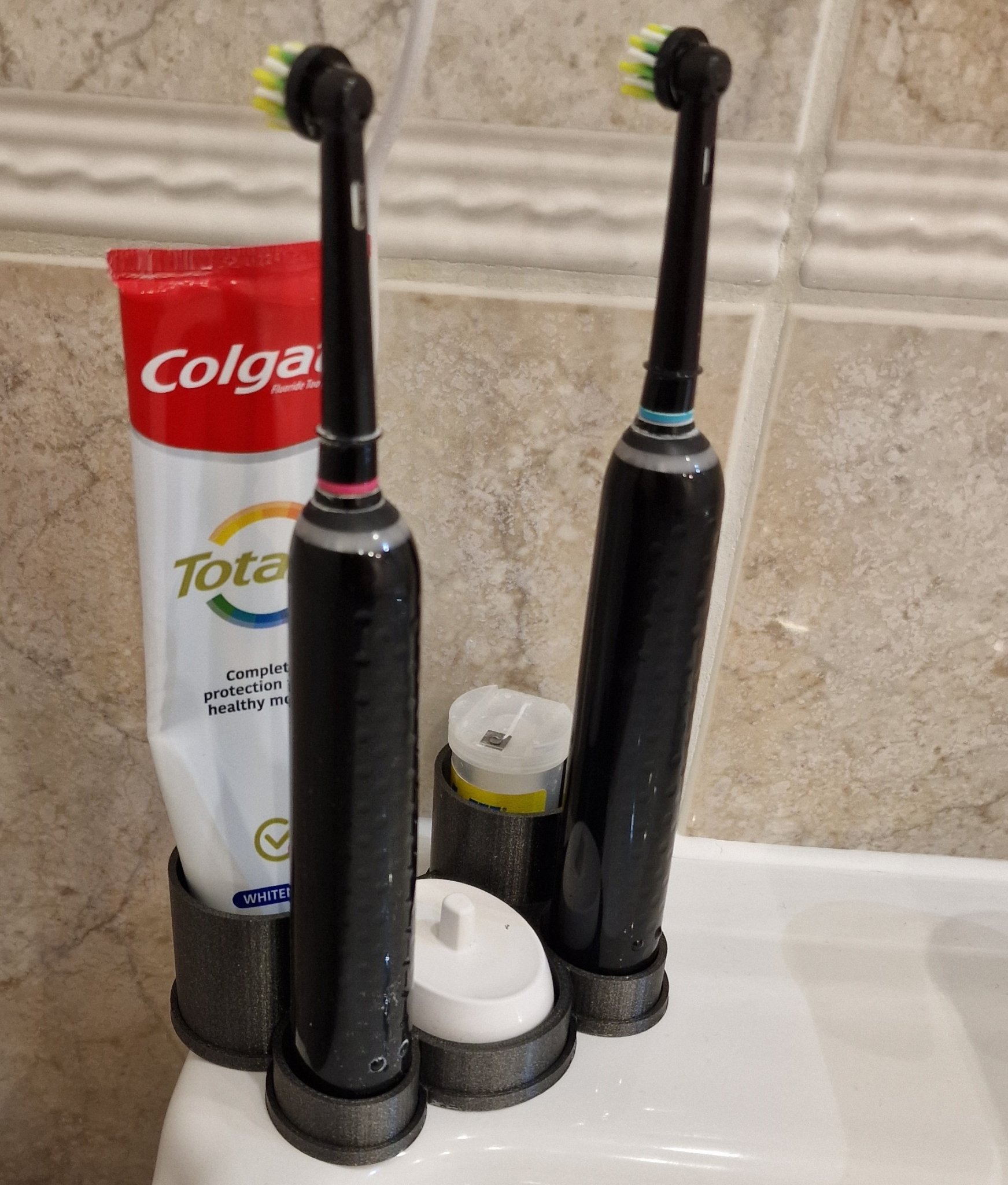 Giá đỡ bàn chải điện Oral B tiện lợi cho phòng tắm