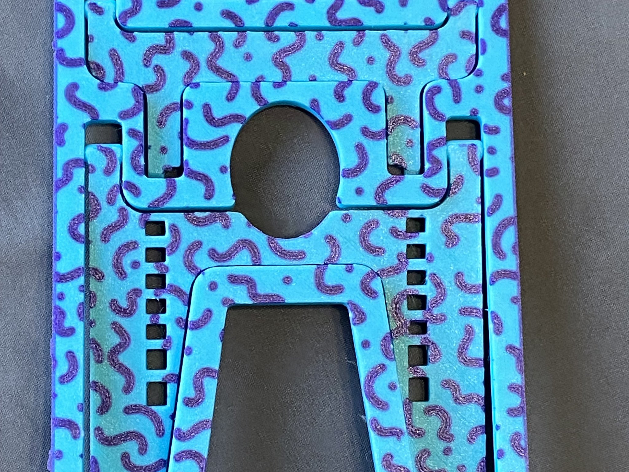 Giá đỡ laptop / máy tính bảng phong cách thập niên 90