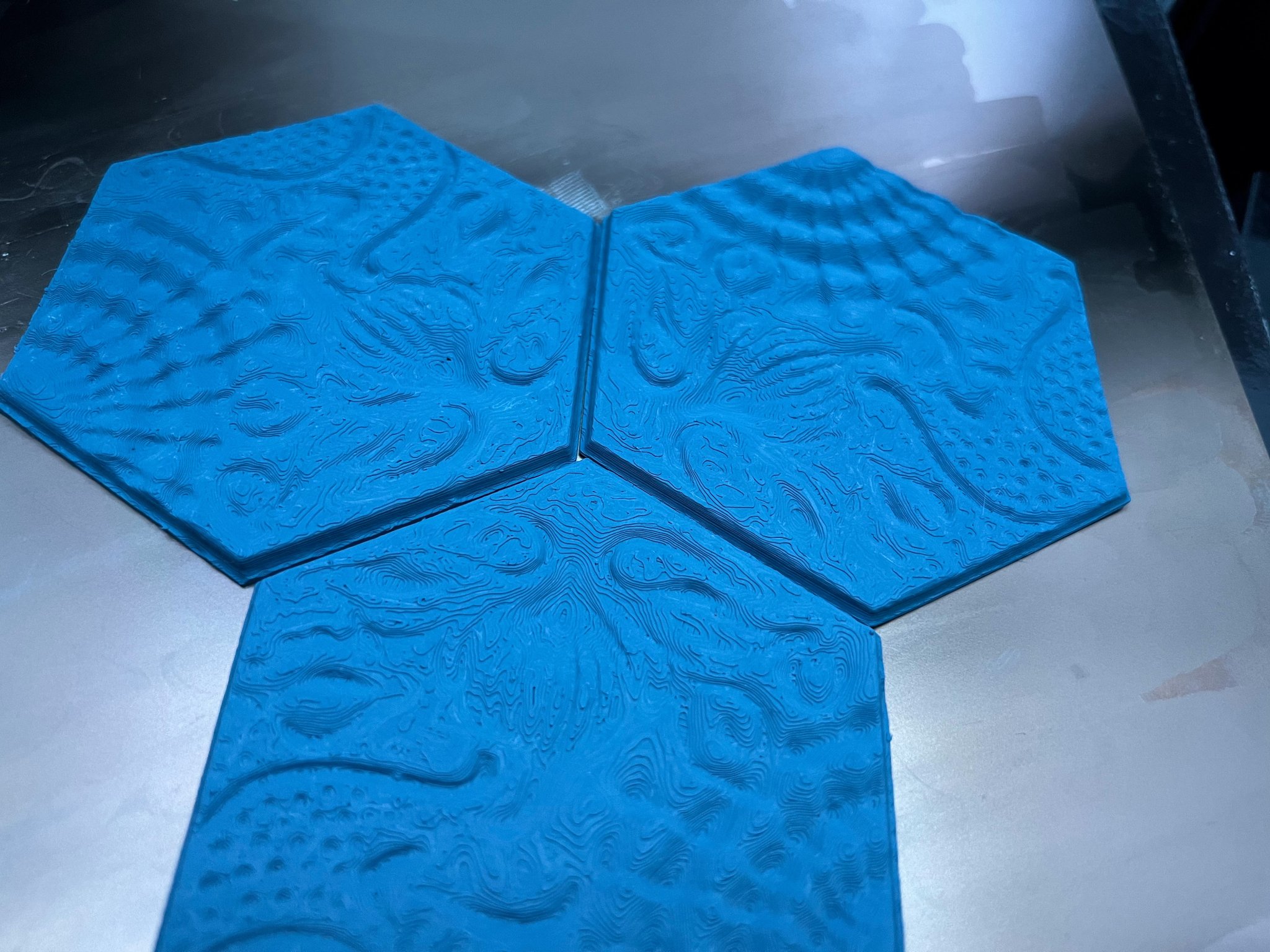 Gạch lục giác Gaudi trên vỉa hè Barcelona