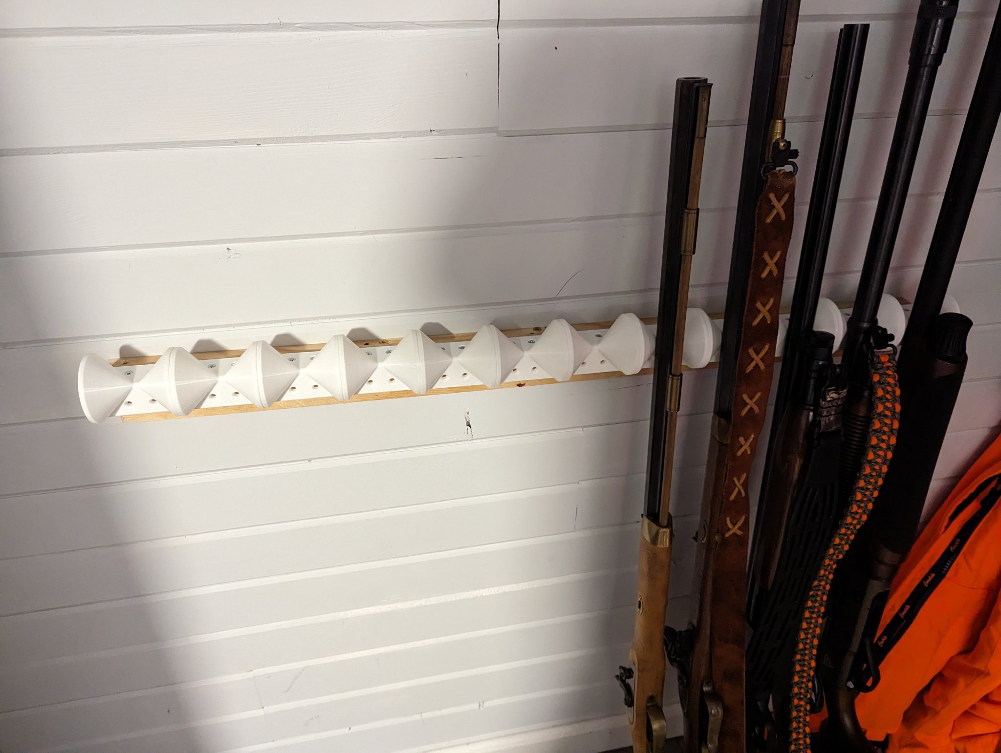 Giá đỡ súng trường gắn vít cho tủ hoặc kệ