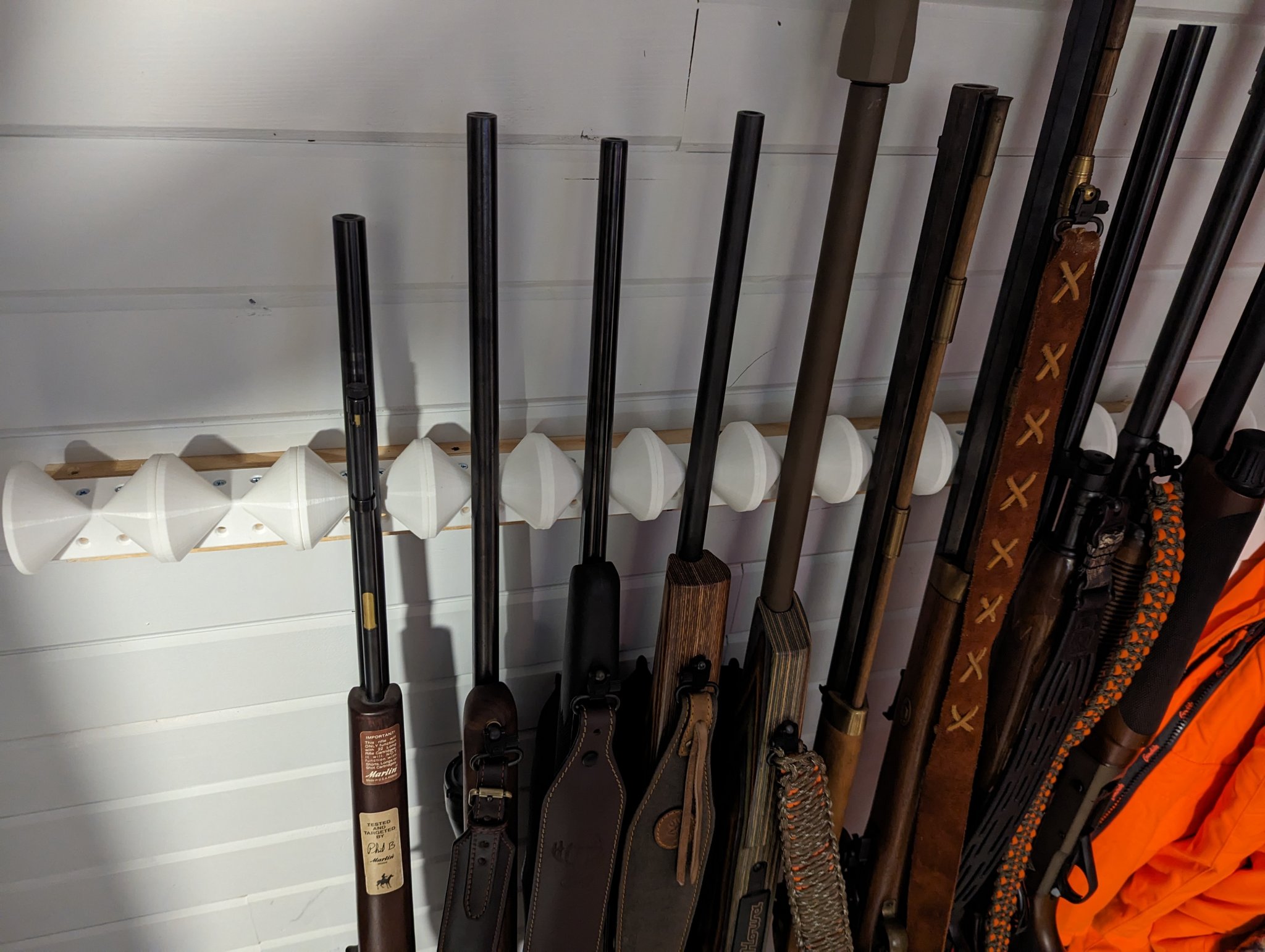 Giá đỡ súng trường gắn vít cho tủ hoặc kệ