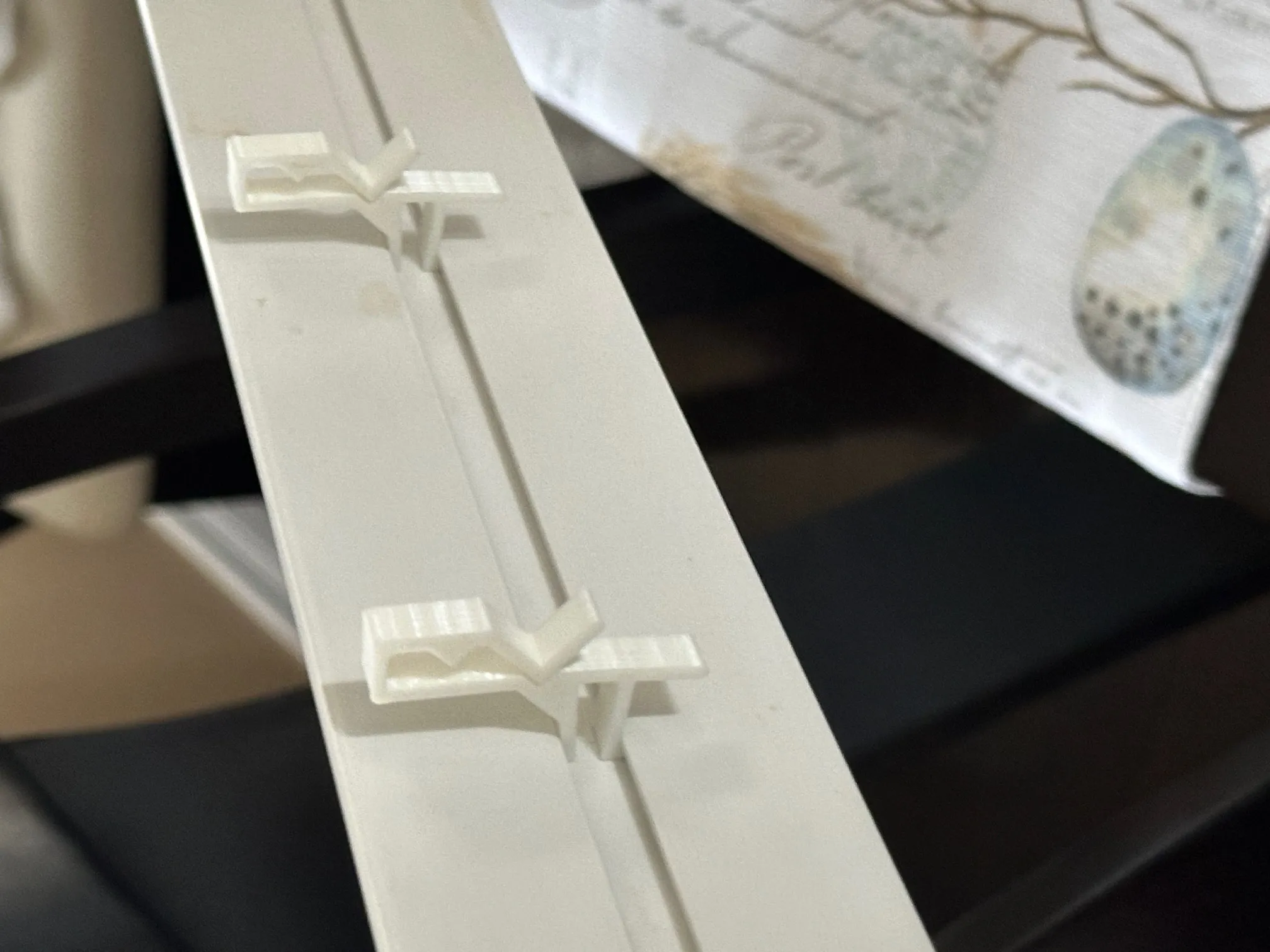 Kẹp che nắng vinyl thay thế cho rèm cửa