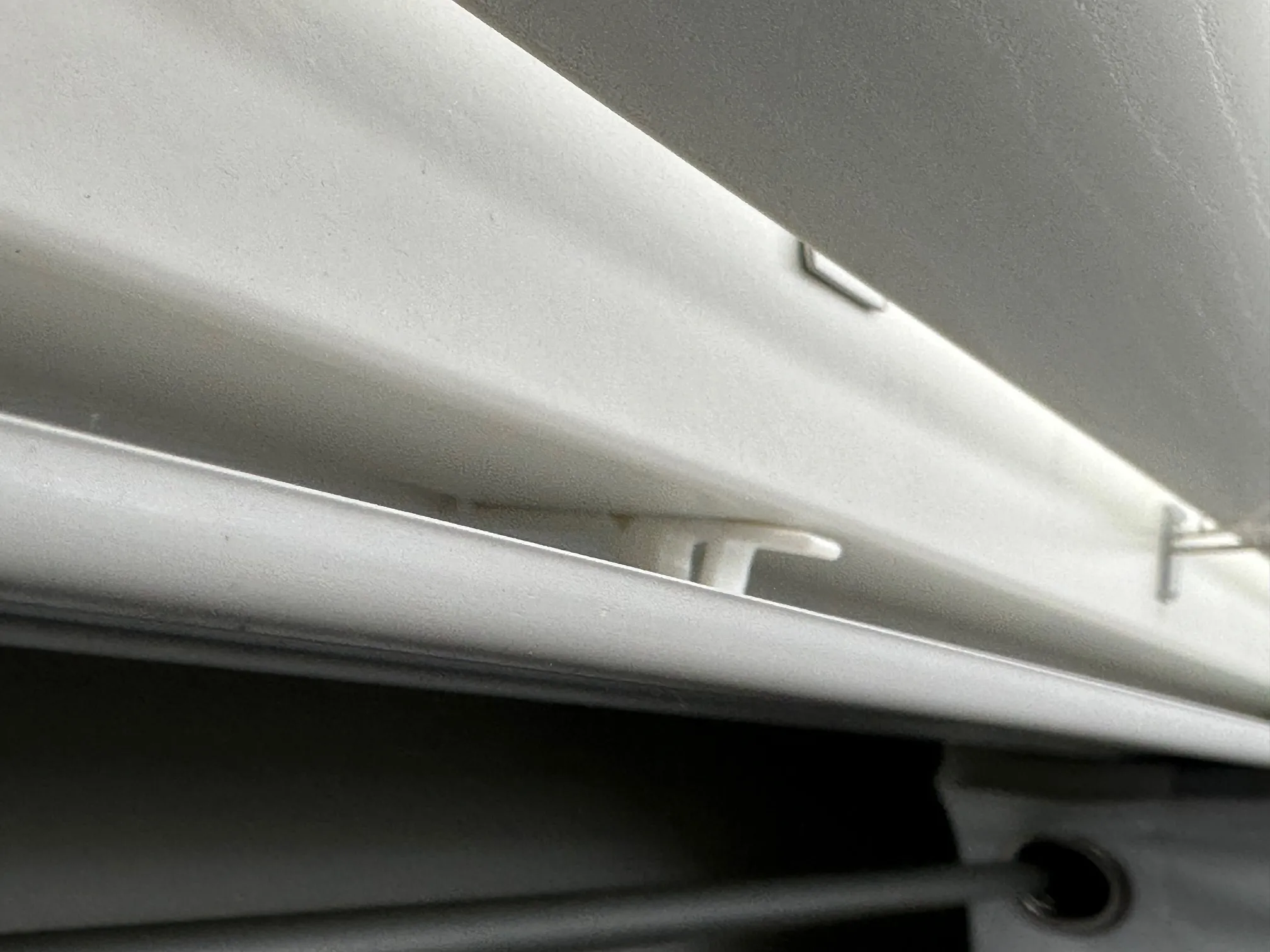 Kẹp che nắng vinyl thay thế cho rèm cửa