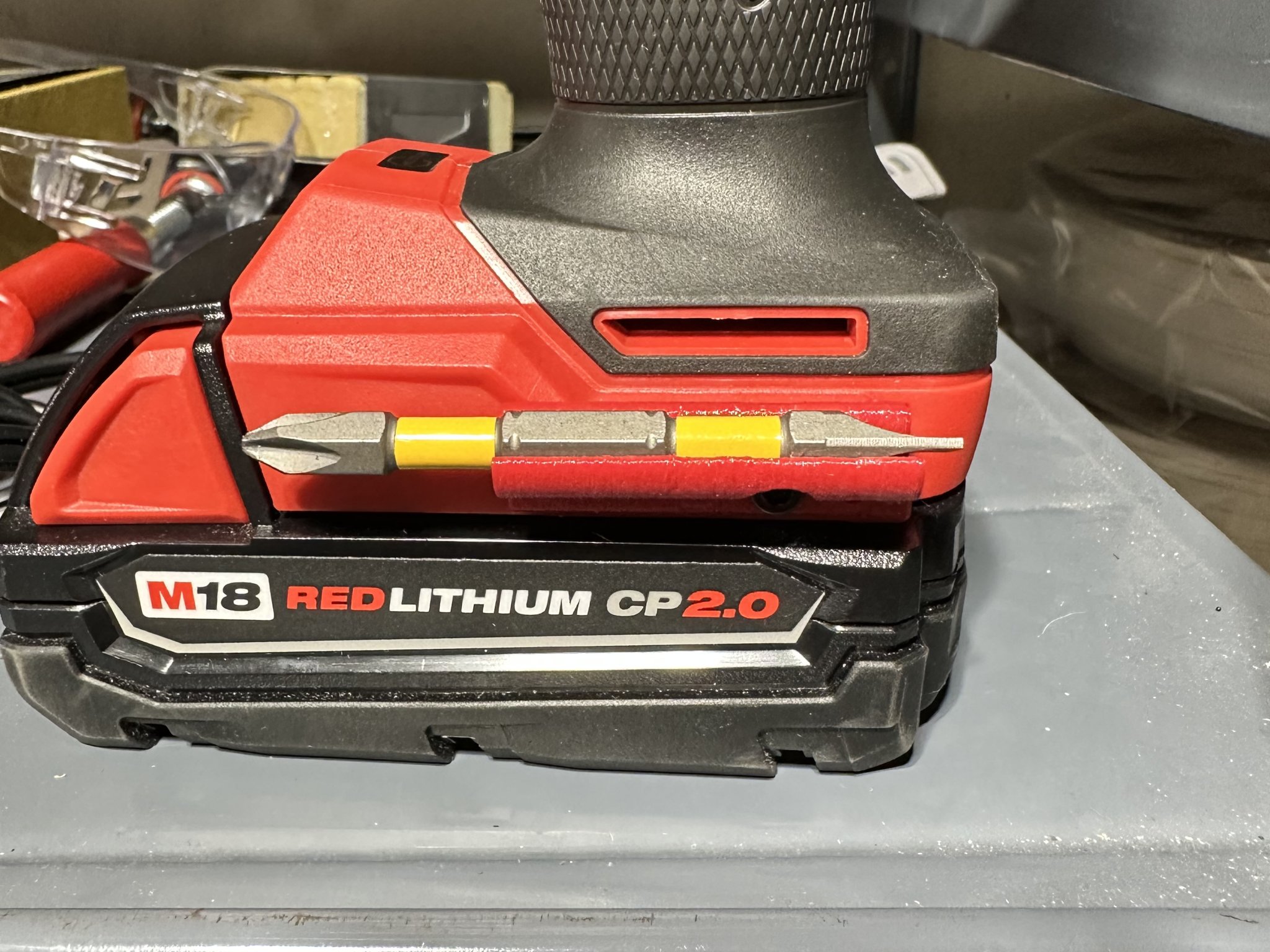 Giá đỡ mũi khoan cho máy khoan Milwaukee M18