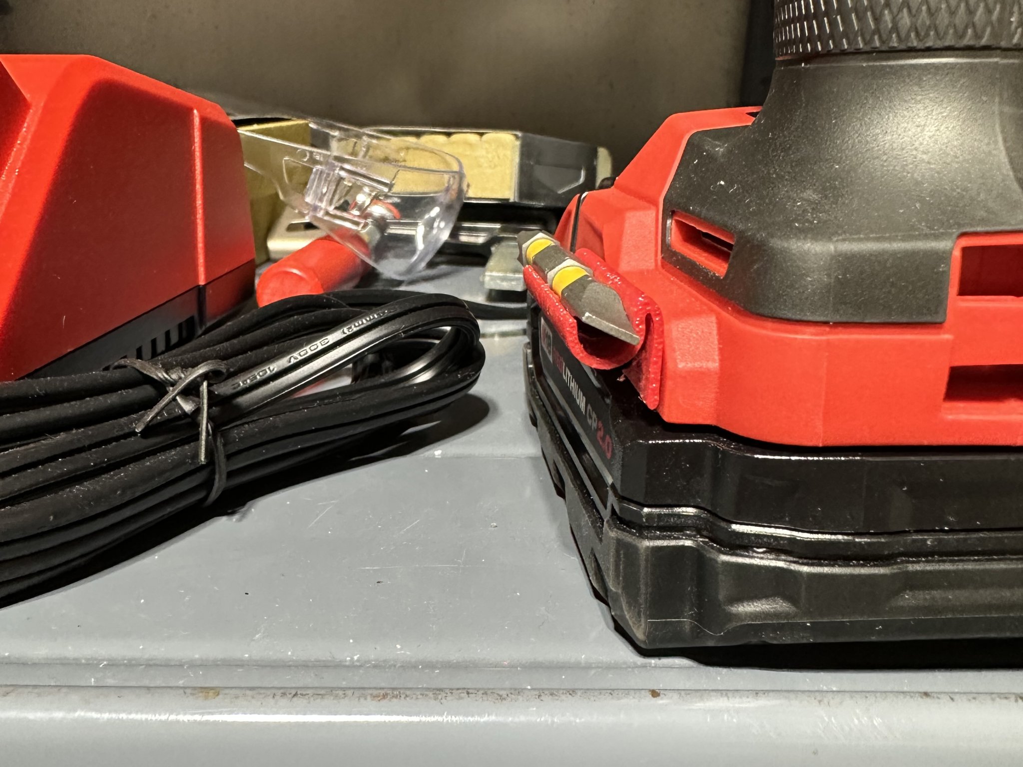 Giá đỡ mũi khoan cho máy khoan Milwaukee M18