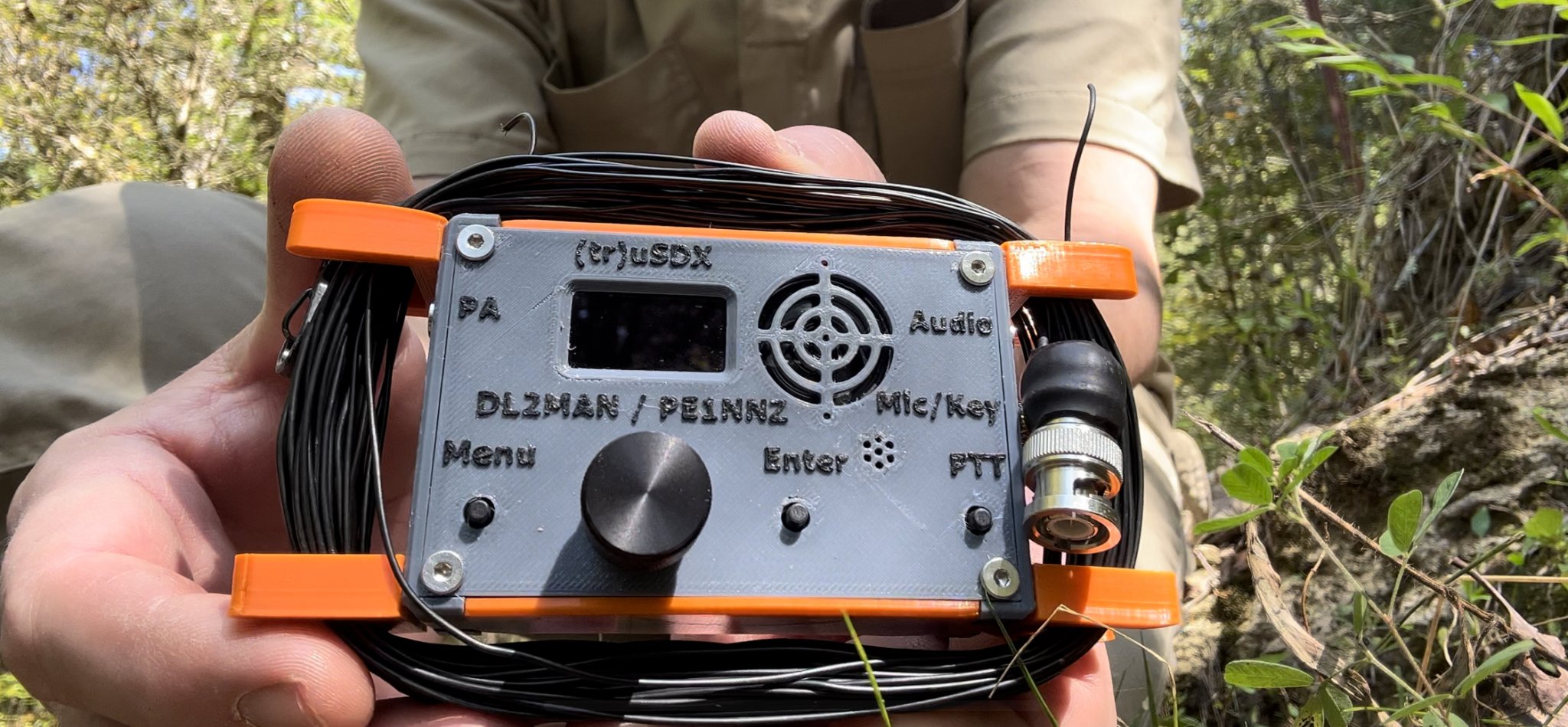 Vỏ cuộn dây (tr)uSDX với các tấm trên và dưới