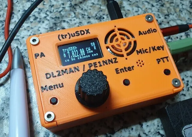 Vỏ máy thu phát (tr)uSDX QRP cho đam mê điện tử