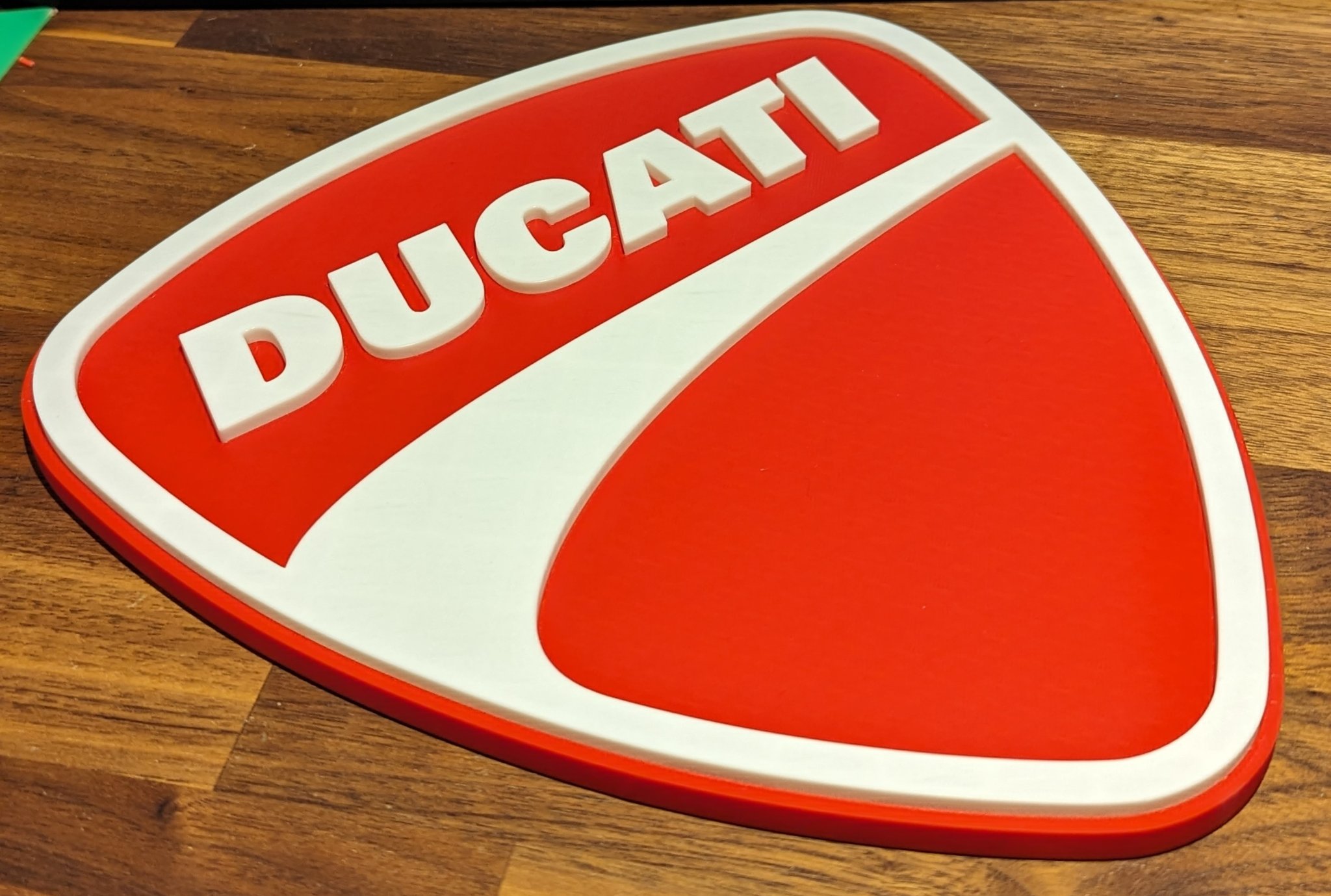 Biểu tượng Ducati lớn cho xưởng hoặc nhà bạn