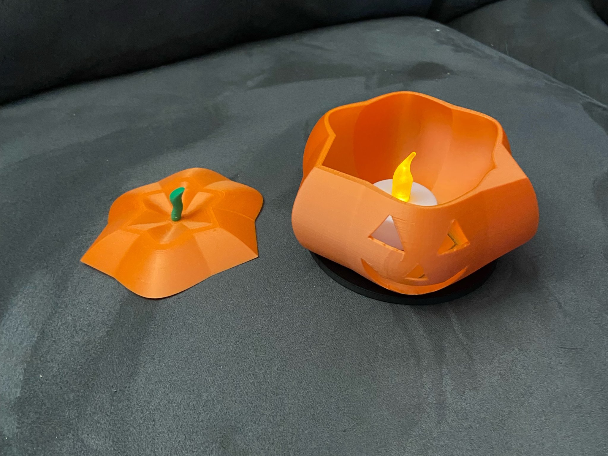 Đèn bí ngô Halloween với chỗ đặt nến LED