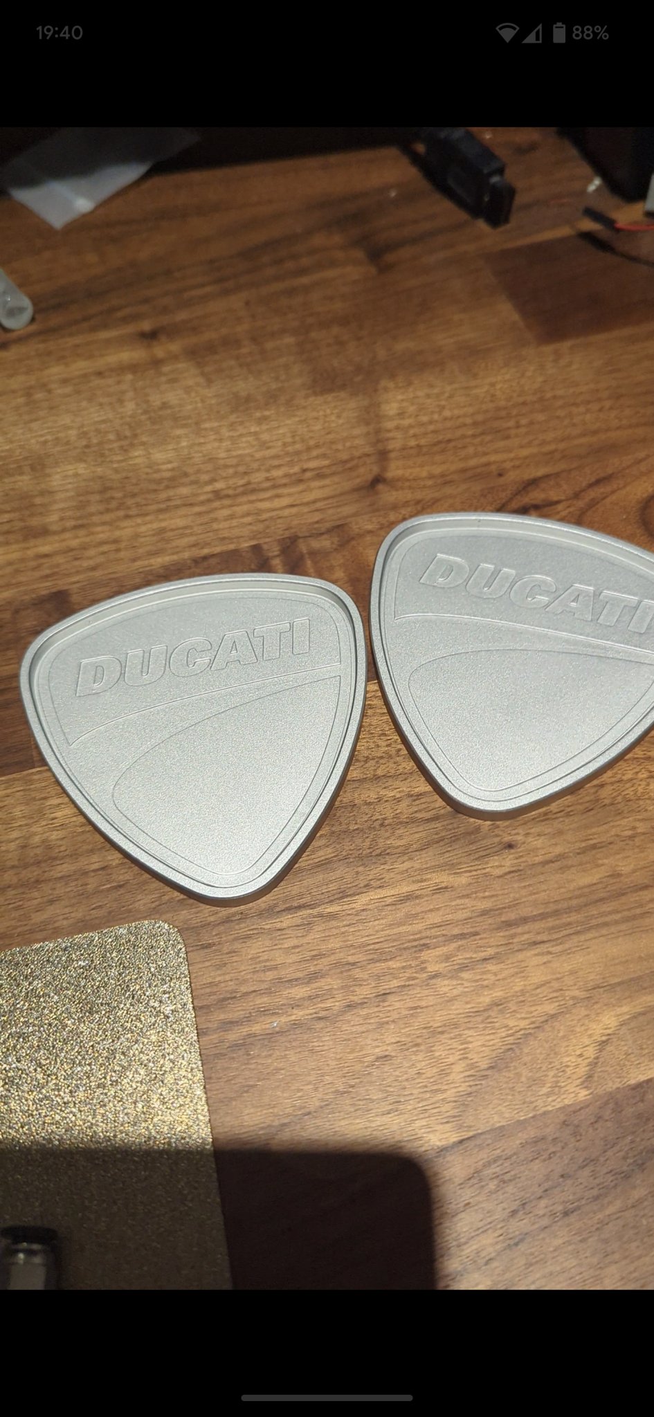 Đế để chân Ducati cho xe máy hoặc làm lót ly bàn