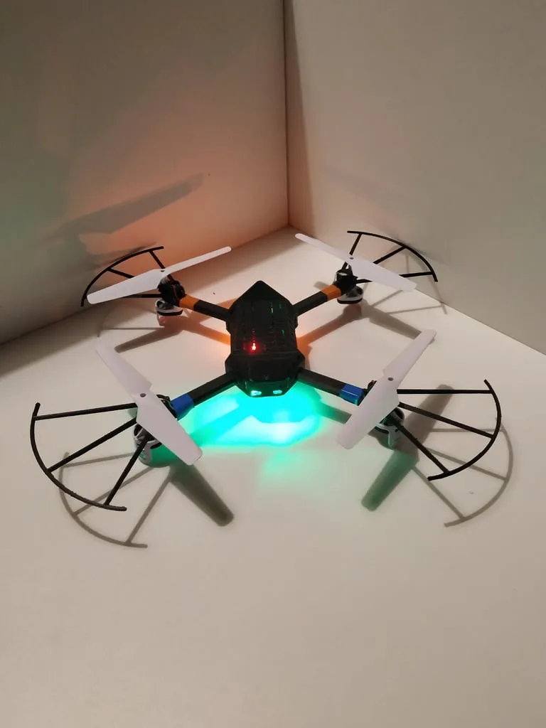 Thân xe đua Syma X5C với tích hợp camera