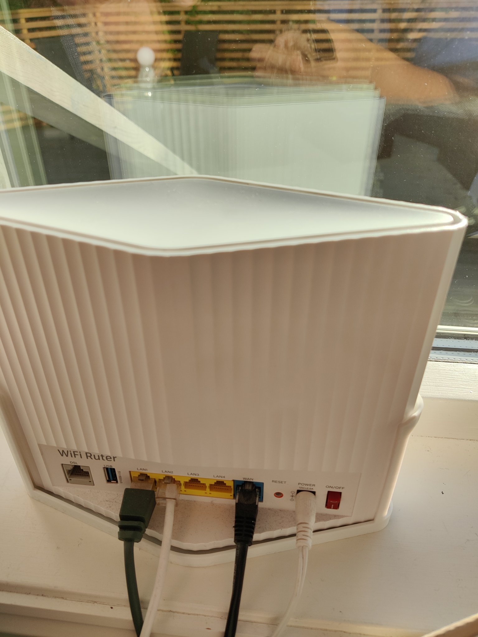 Giá đỡ tường cho router Telenor hình dạng đặc biệt