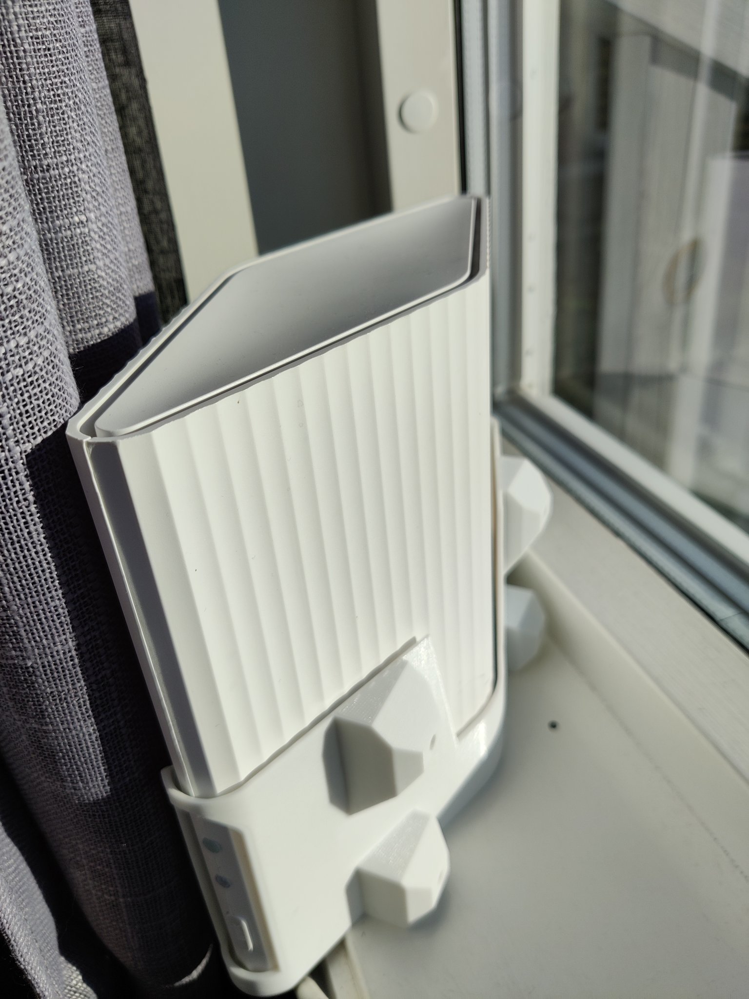 Giá đỡ tường cho router Telenor hình dạng đặc biệt