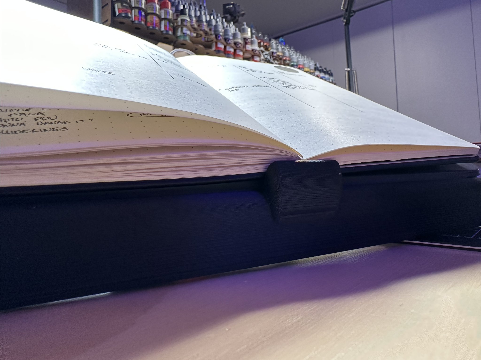 Giá đỡ iPad Pro với móc giữ lịch A5