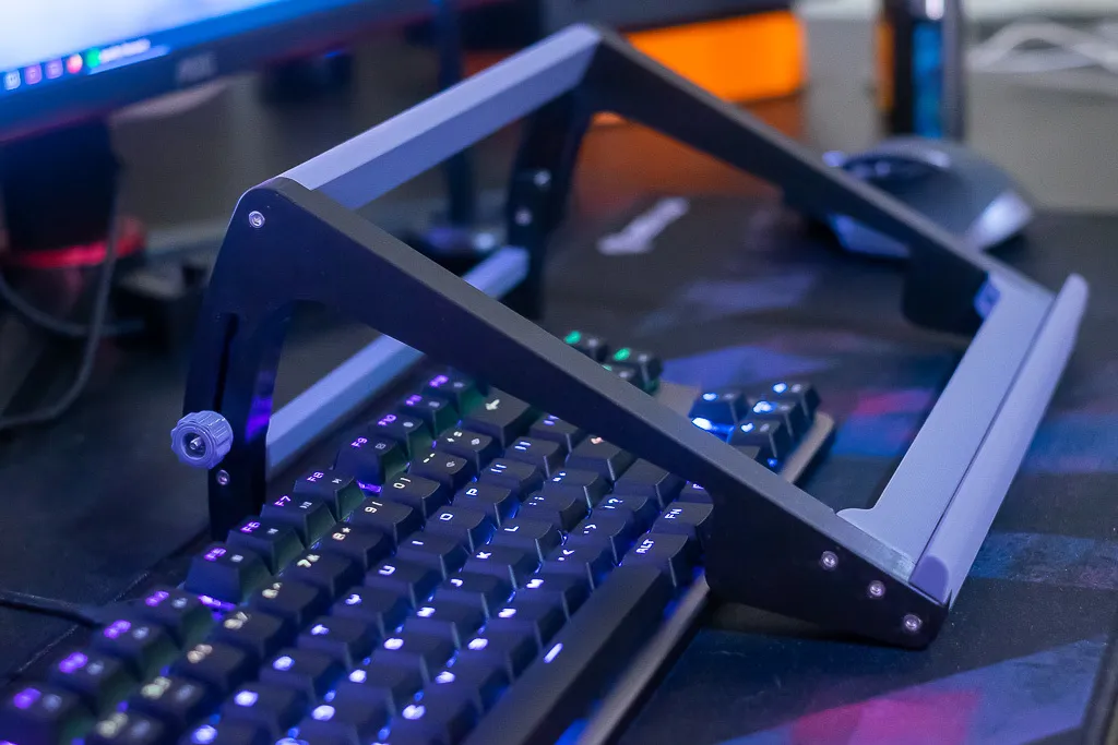 Giá đỡ bảng vẽ điều chỉnh cho máy tính bảng và bàn phím