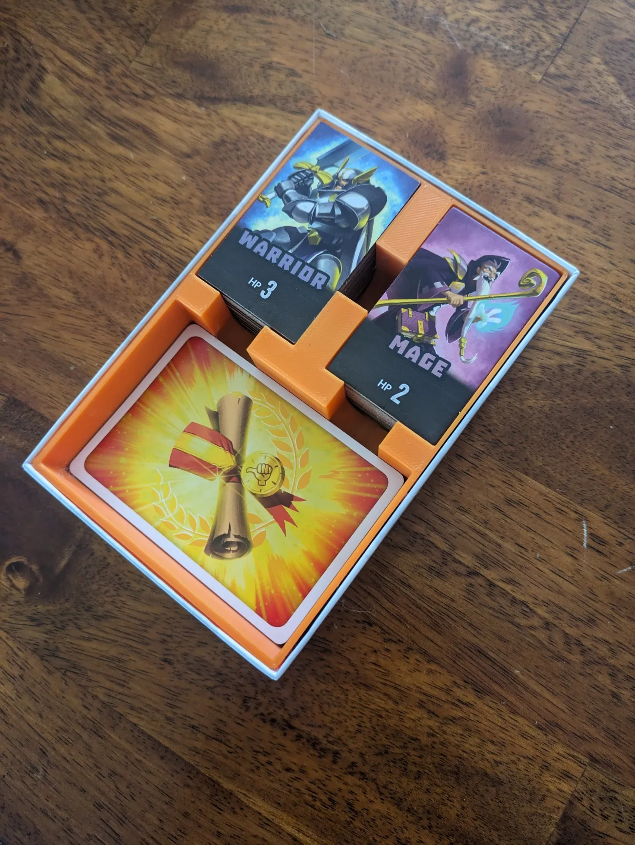 Bộ tổ chức hộp Welcome To The Dungeon cho trò chơi thẻ