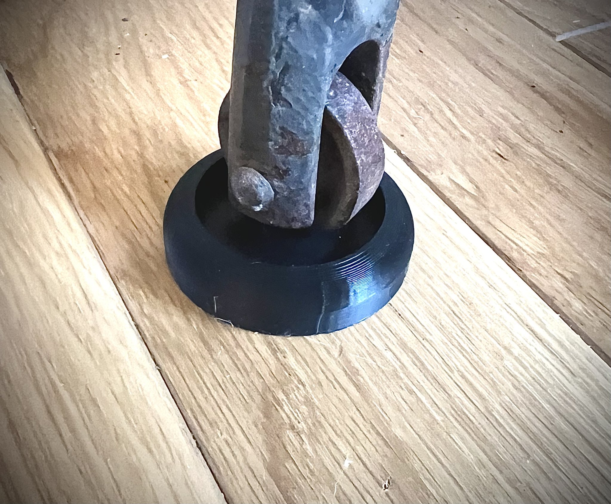 Cốc đỡ chân đồ nội thất bảo vệ sàn nhà