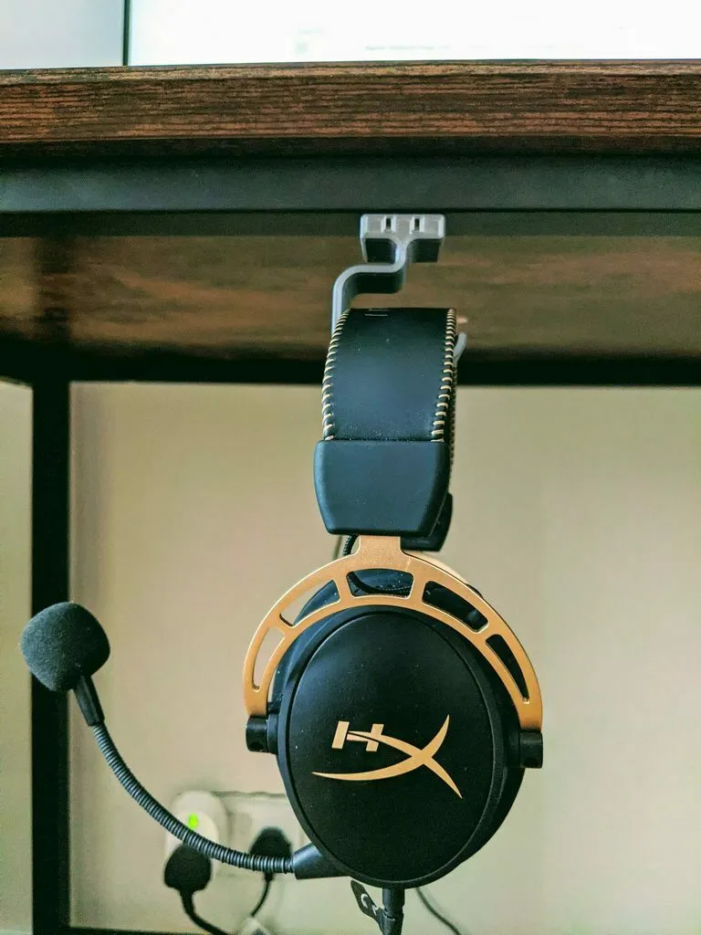 Giá treo tai nghe từ tính dưới bàn đơn giản, dễ in