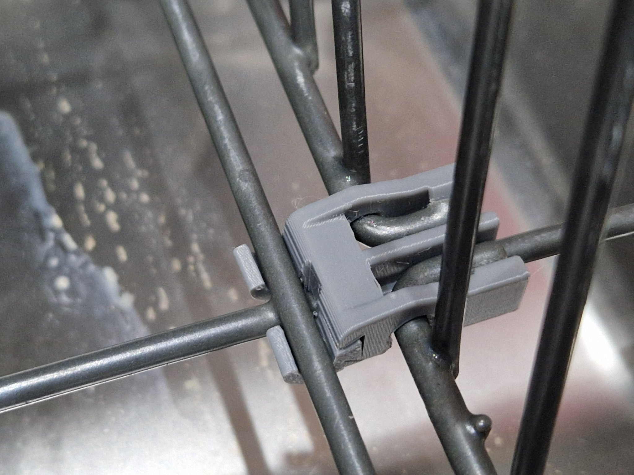 Giá đỡ cho đĩa gập và kệ kính trong giá đỡ dưới