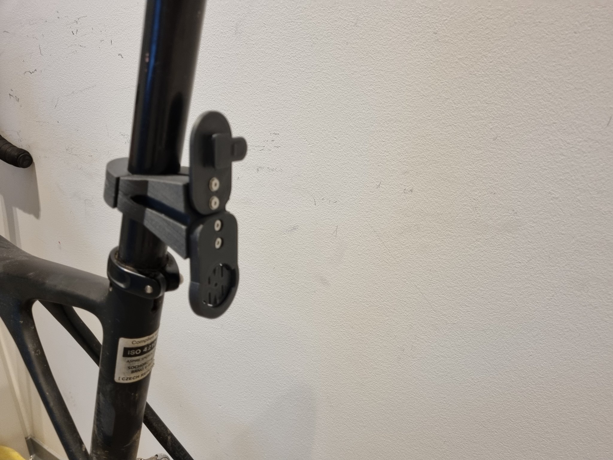 Giá đỡ yên xe với hai khe gắn 1cm-uni-mount