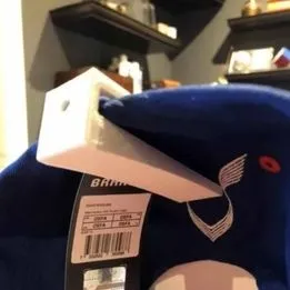 Giá đỡ ngang cho mũ caps trang trí tường