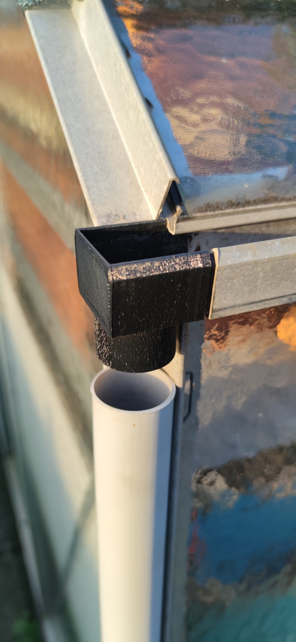 Nắp đầu ống thoát nước và kết nối ống rãnh cho nhà kính