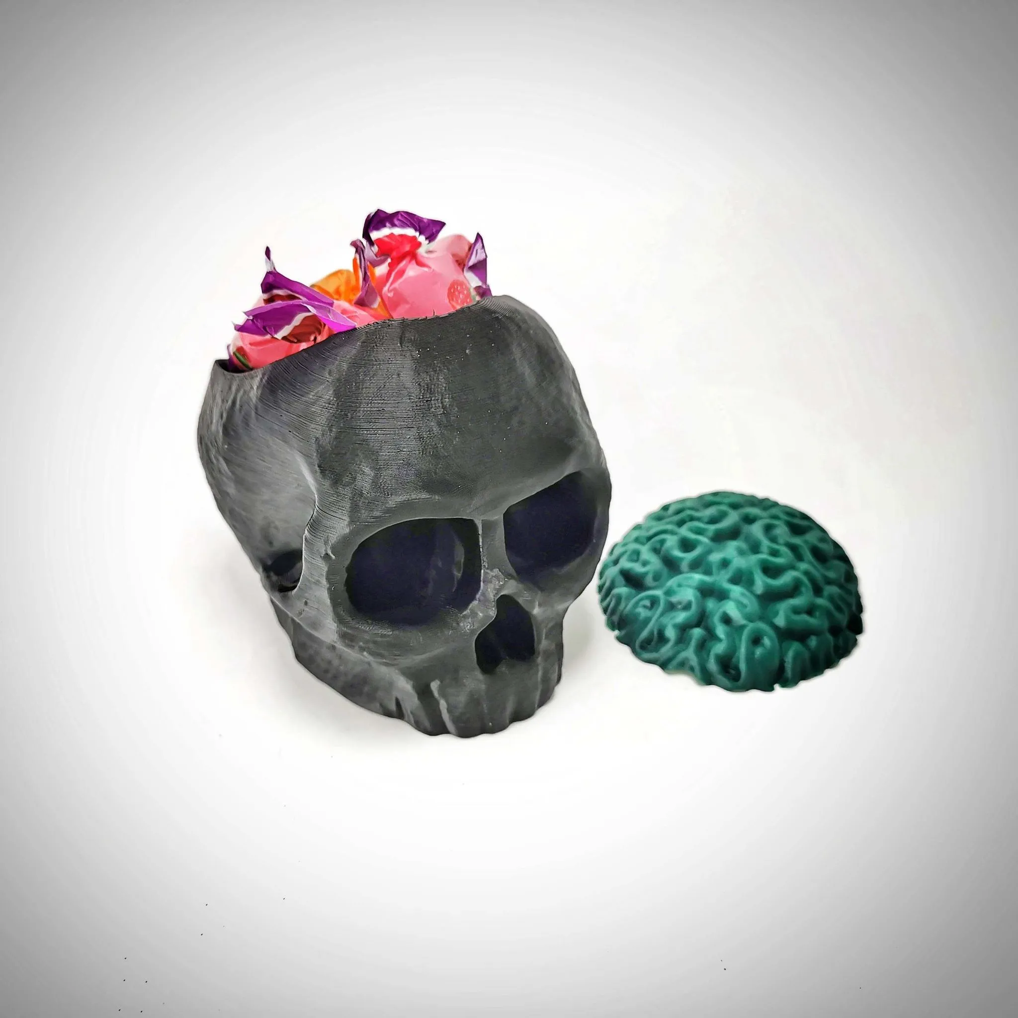 Đầu lâu với não và nơi giấu kẹo