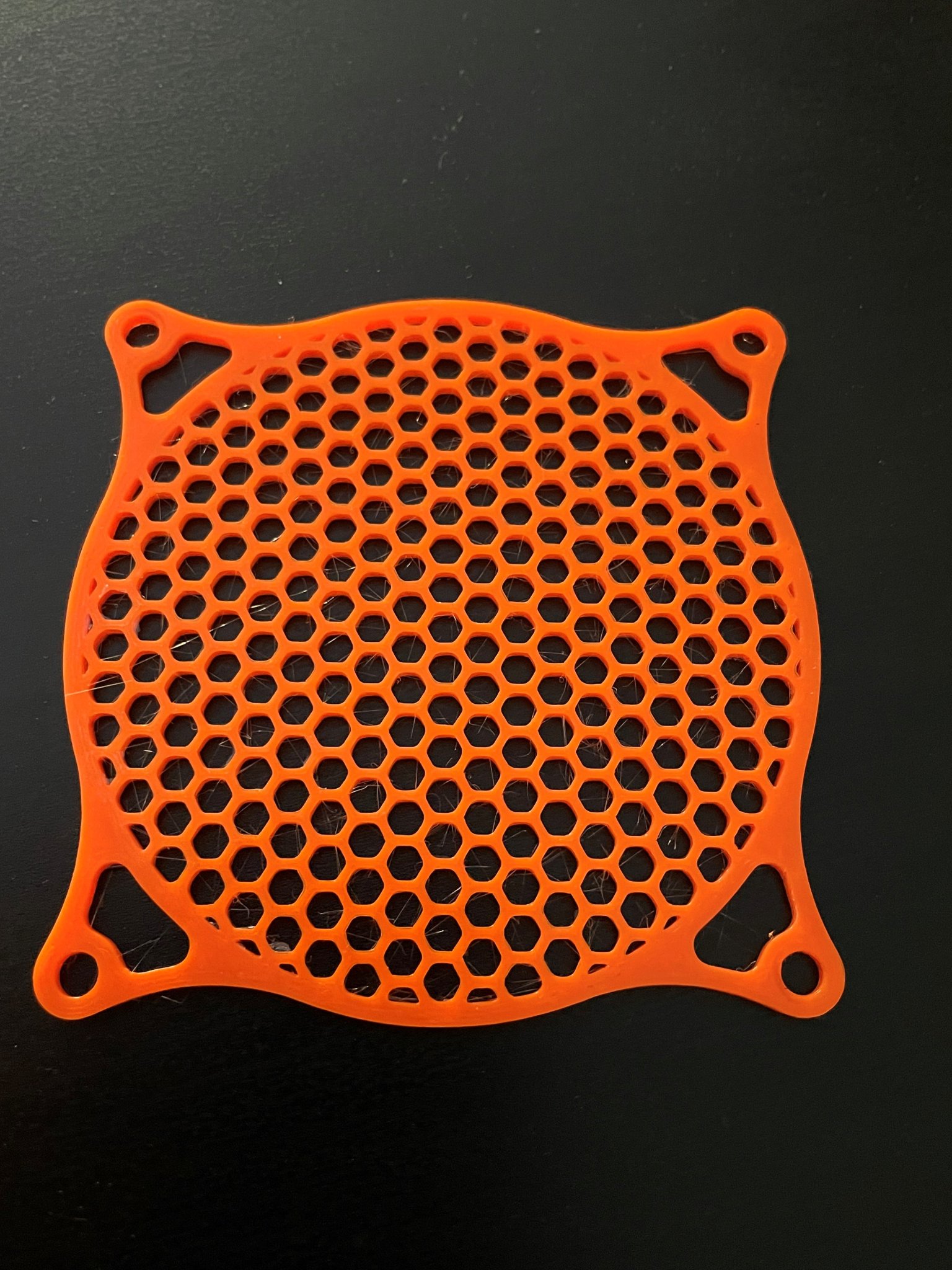 Lưới quạt 80x80mm với họa tiết lục giác