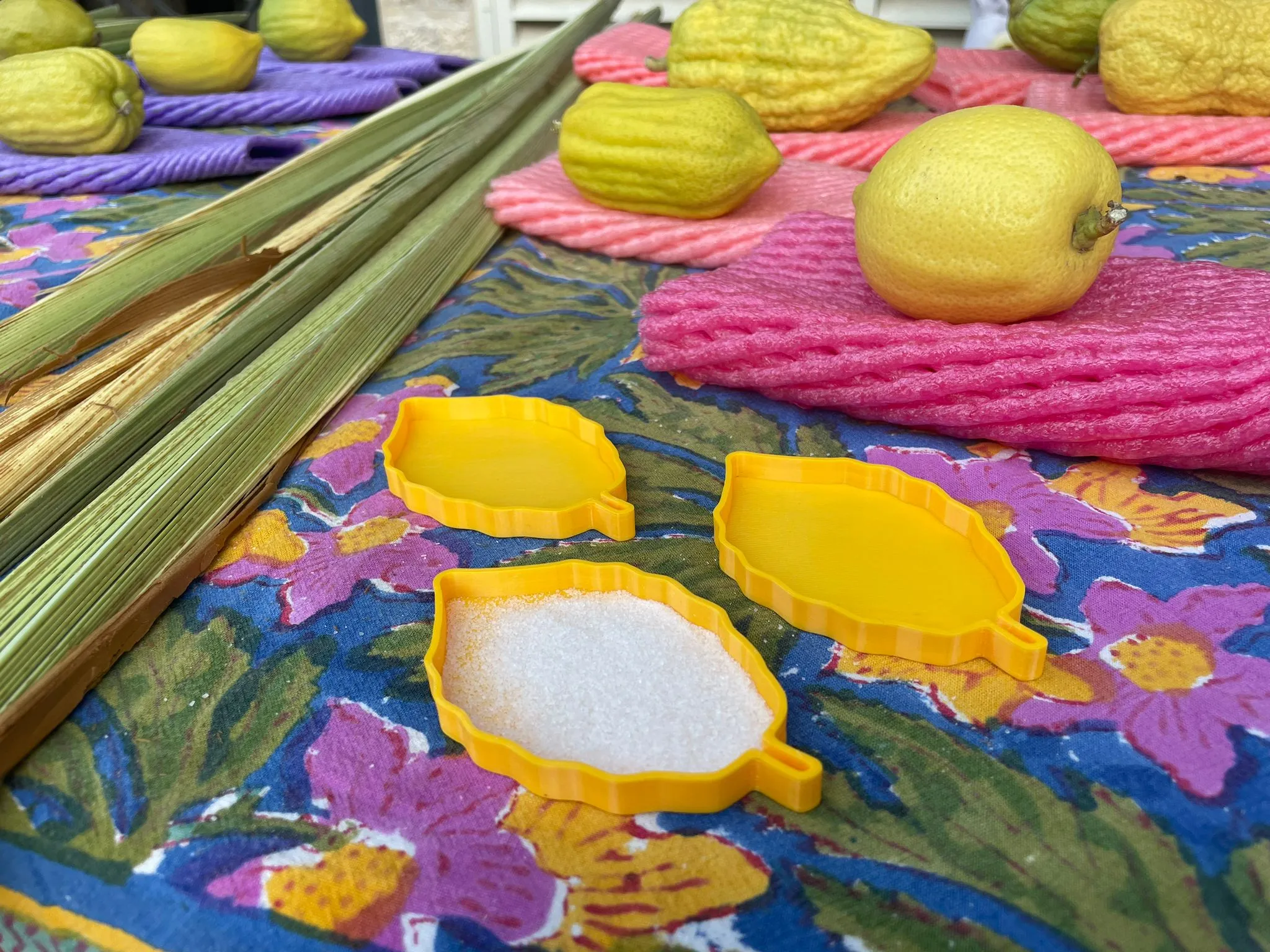 Đĩa hình etrog cho Sukkot dùng trang trí và đựng gia vị