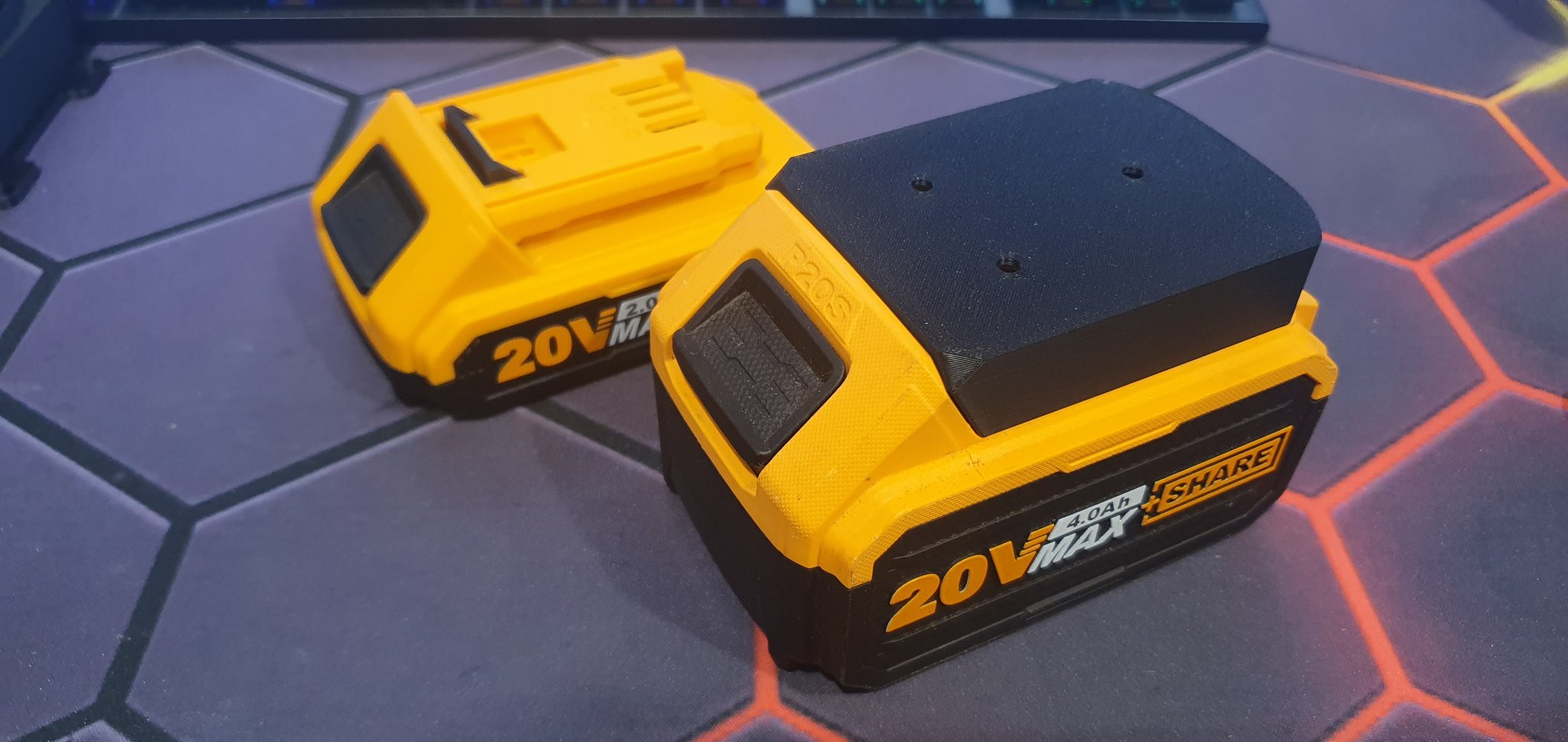 Giá đỡ pin INGCO 20V cho xưởng làm việc