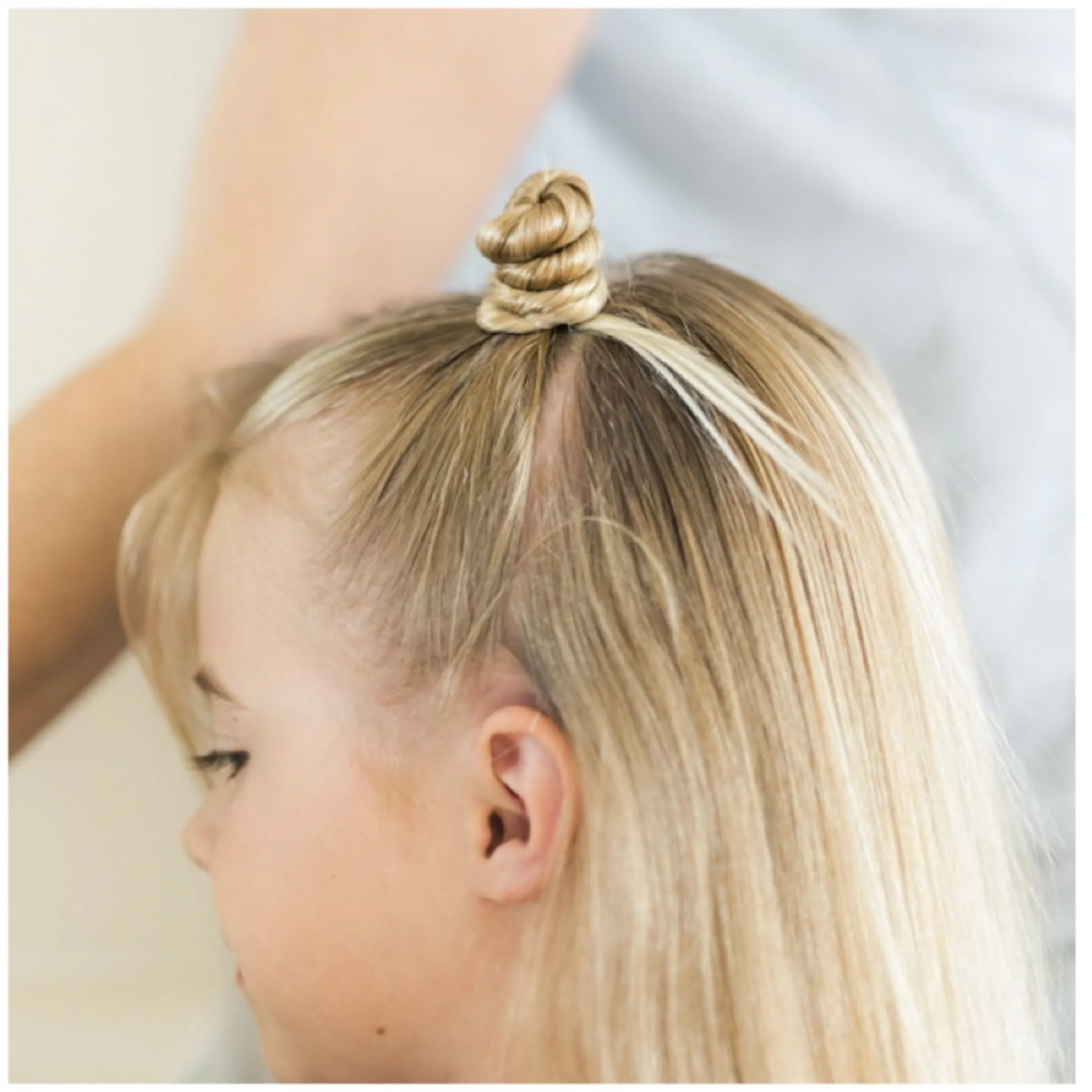 Mô hình phụ kiện tóc hình ốc quế kem mini và quả cherry