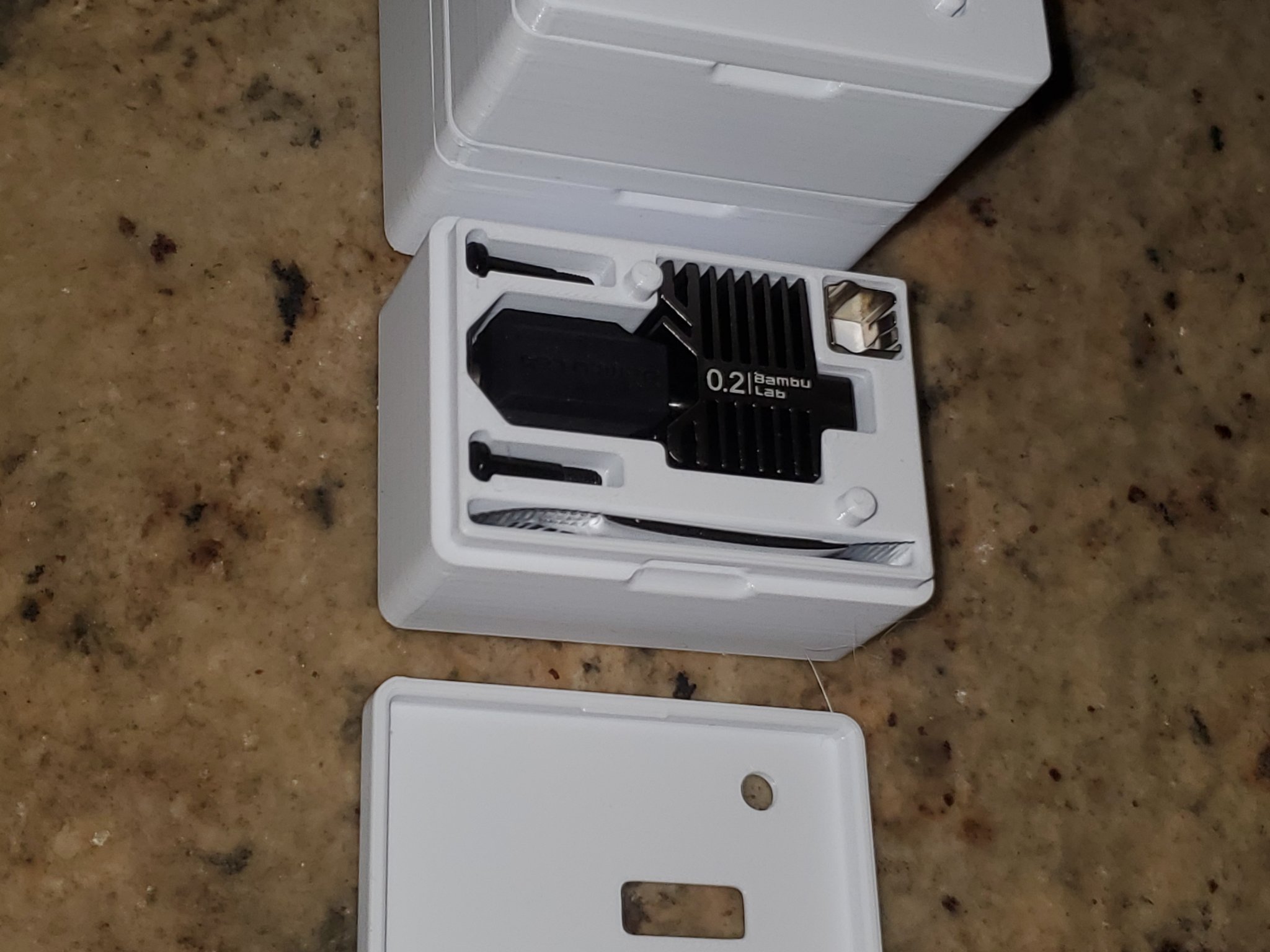 Hộp vòi phun lắp ghép và xếp chồng với không gian cho phụ kiện