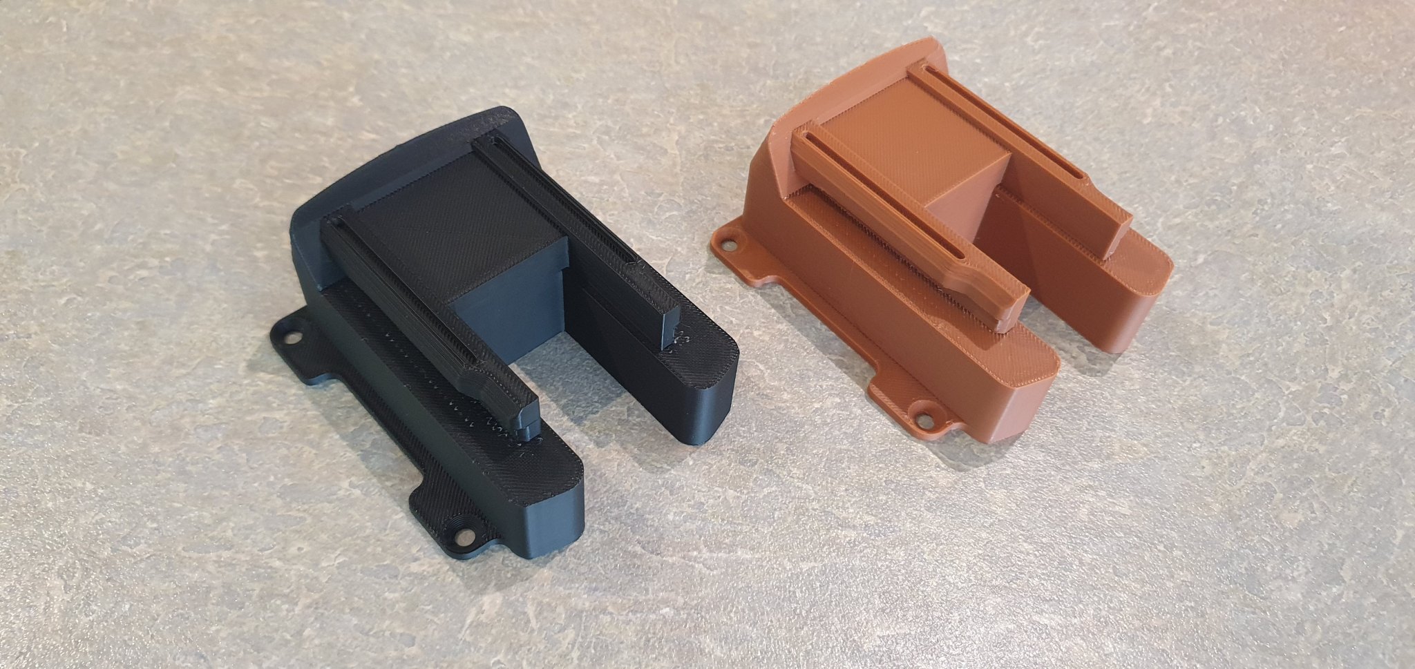 Giá đỡ công cụ INGCO 20V P20S treo ngược dưới kệ