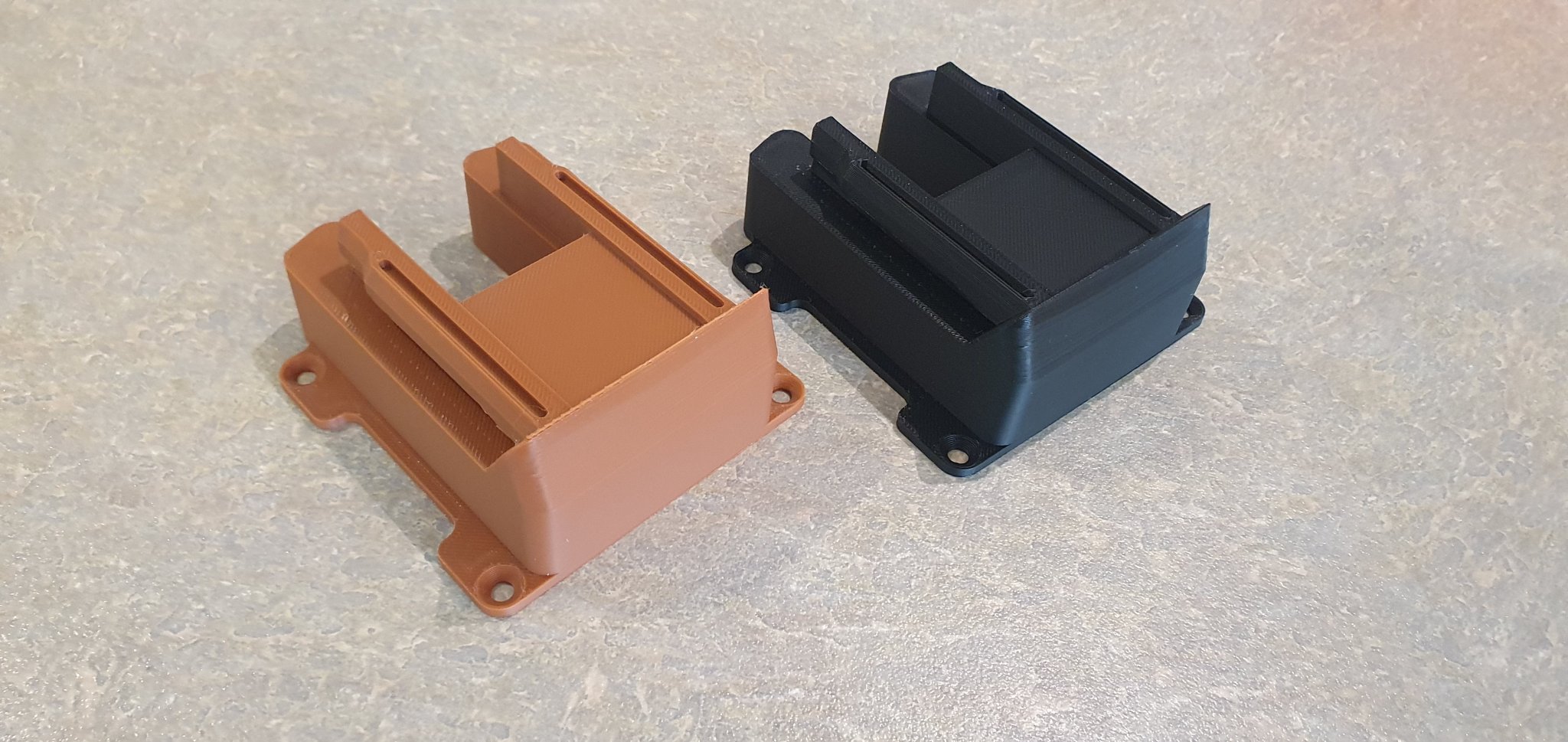 Giá đỡ công cụ INGCO 20V P20S treo ngược dưới kệ