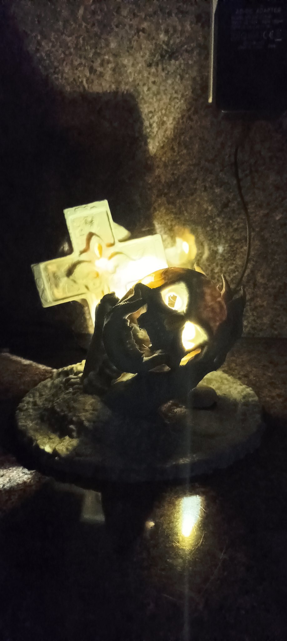 Biểu tượng bia mộ đầu lâu cầm tay phiên bản LED