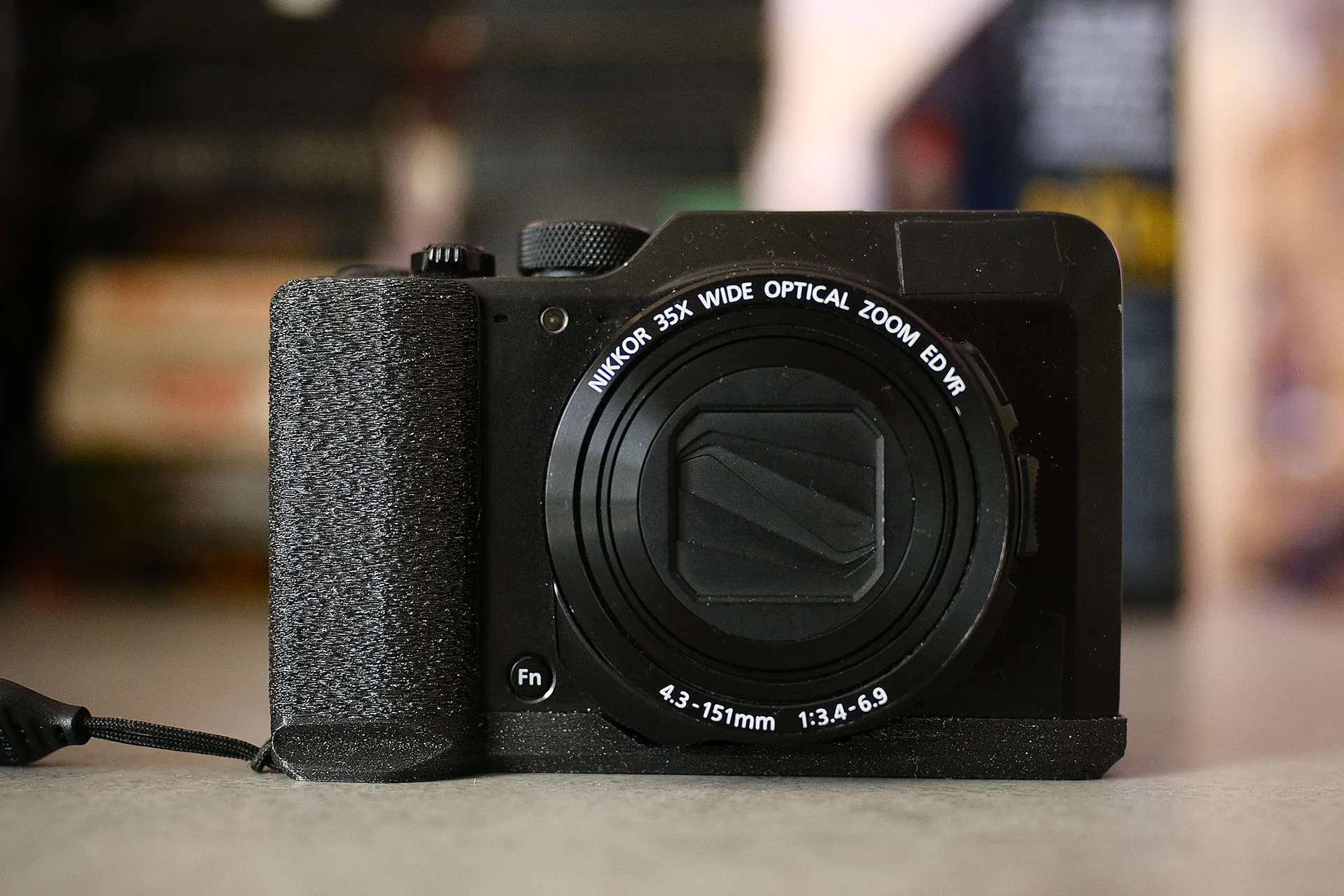 Giá đỡ tripod và tay cầm cho Nikon Coolpix A1000