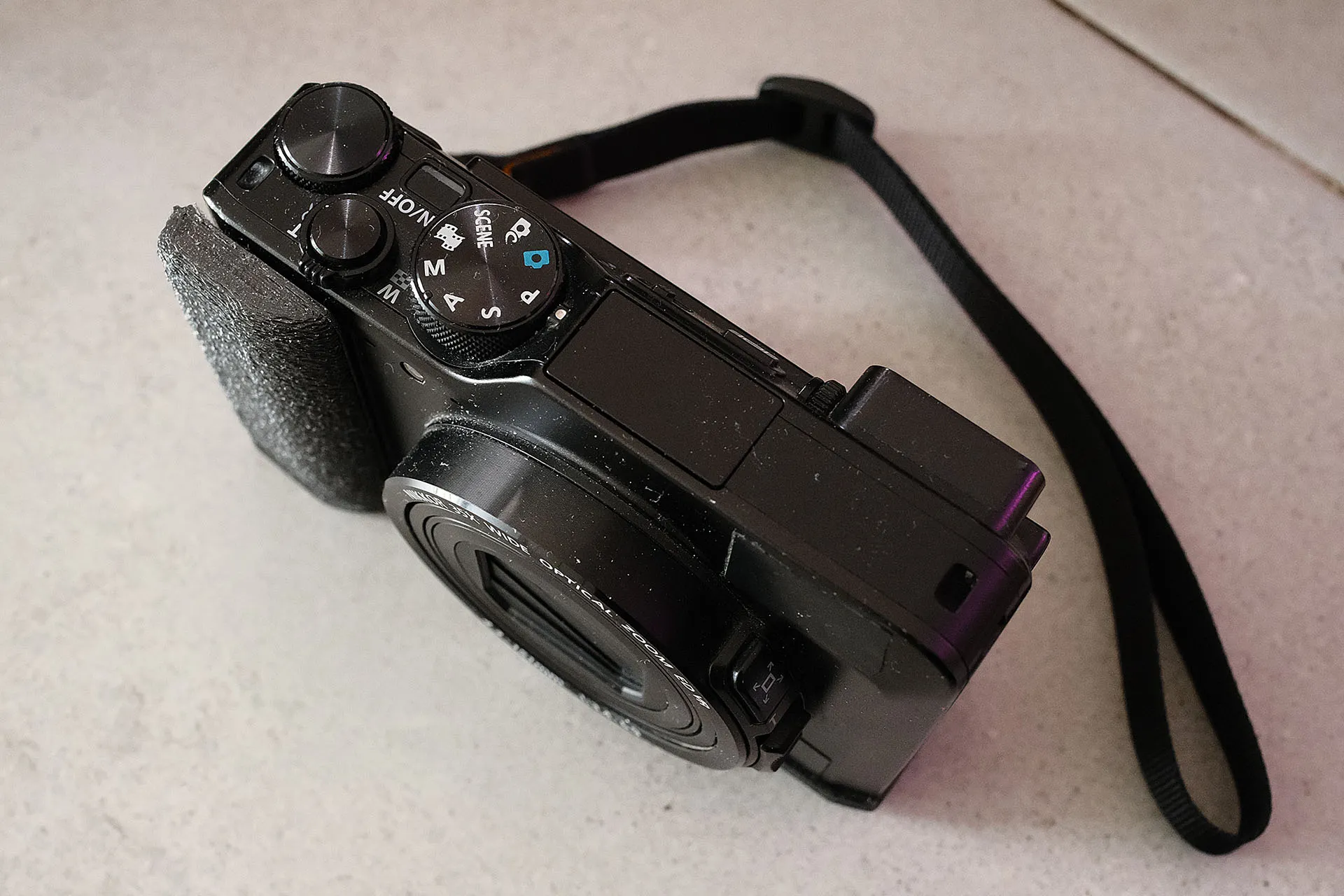 Giá đỡ tripod và tay cầm cho Nikon Coolpix A1000