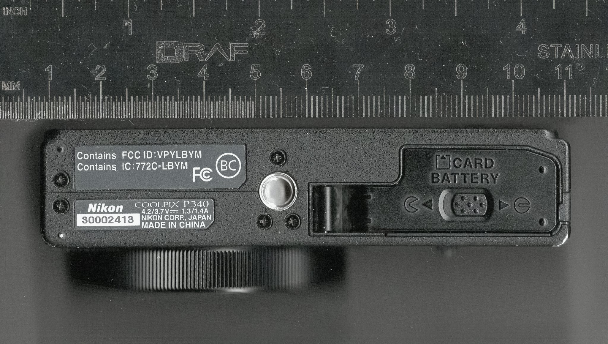 Cán cầm và đế chân máy Arca cho Nikon P300 series