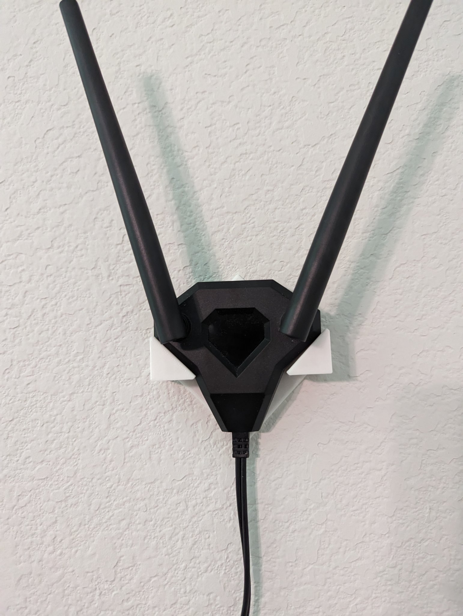 Giá đỡ gắn tường cho ăng-ten Wifi hình tam giác