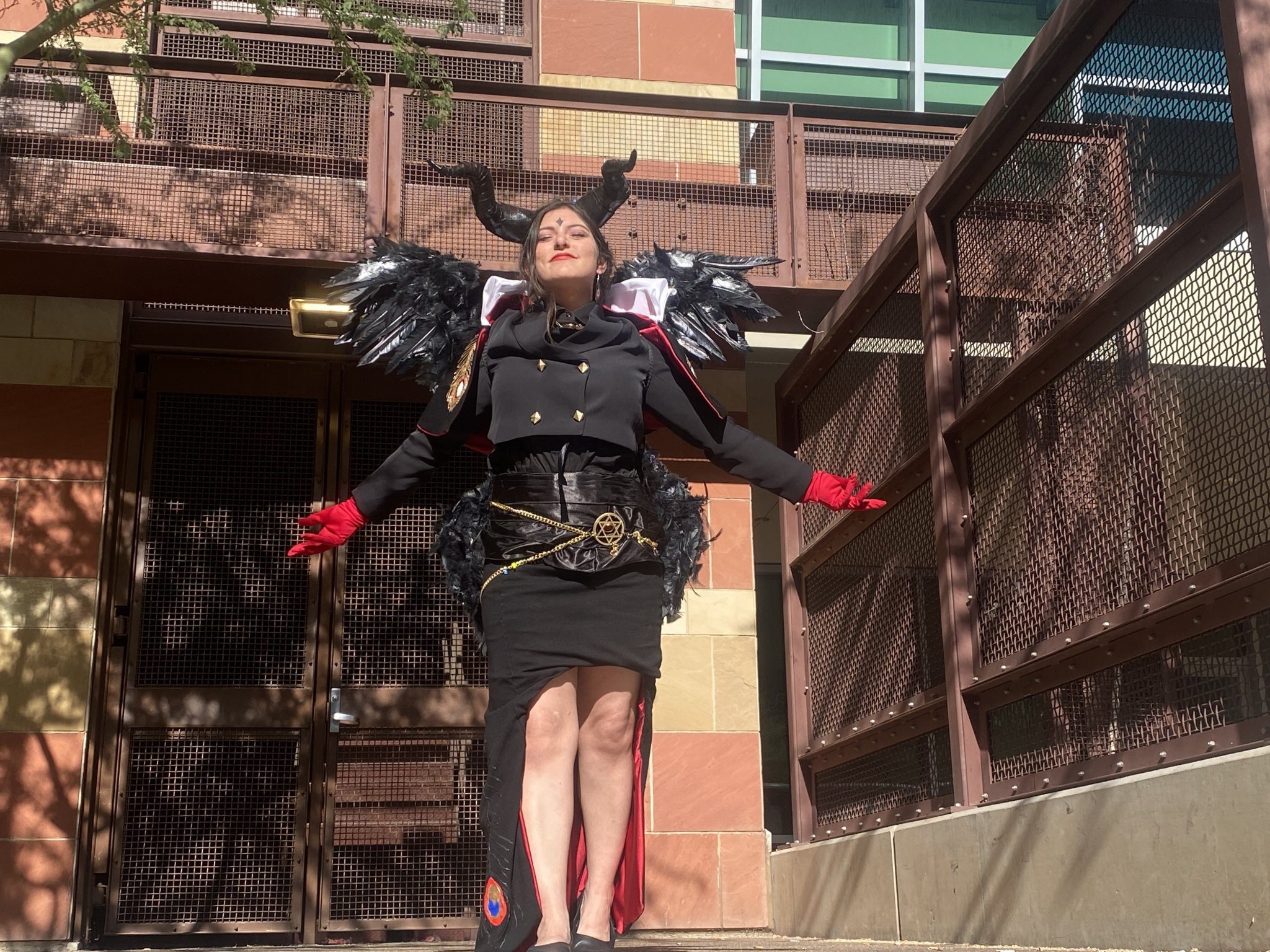 Cánh articulating cosplay Lucifer trong Obey Me!