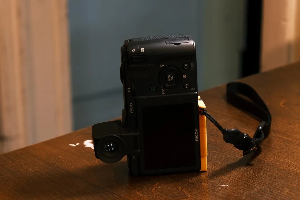 Đế chân máy ảnh Arca cho Ricoh GX200 và GX100