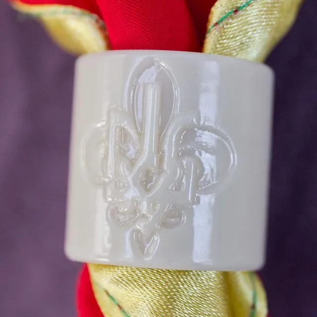 Dây đeo khăn quàng cổ với biểu tượng của tổ chức hướng ...