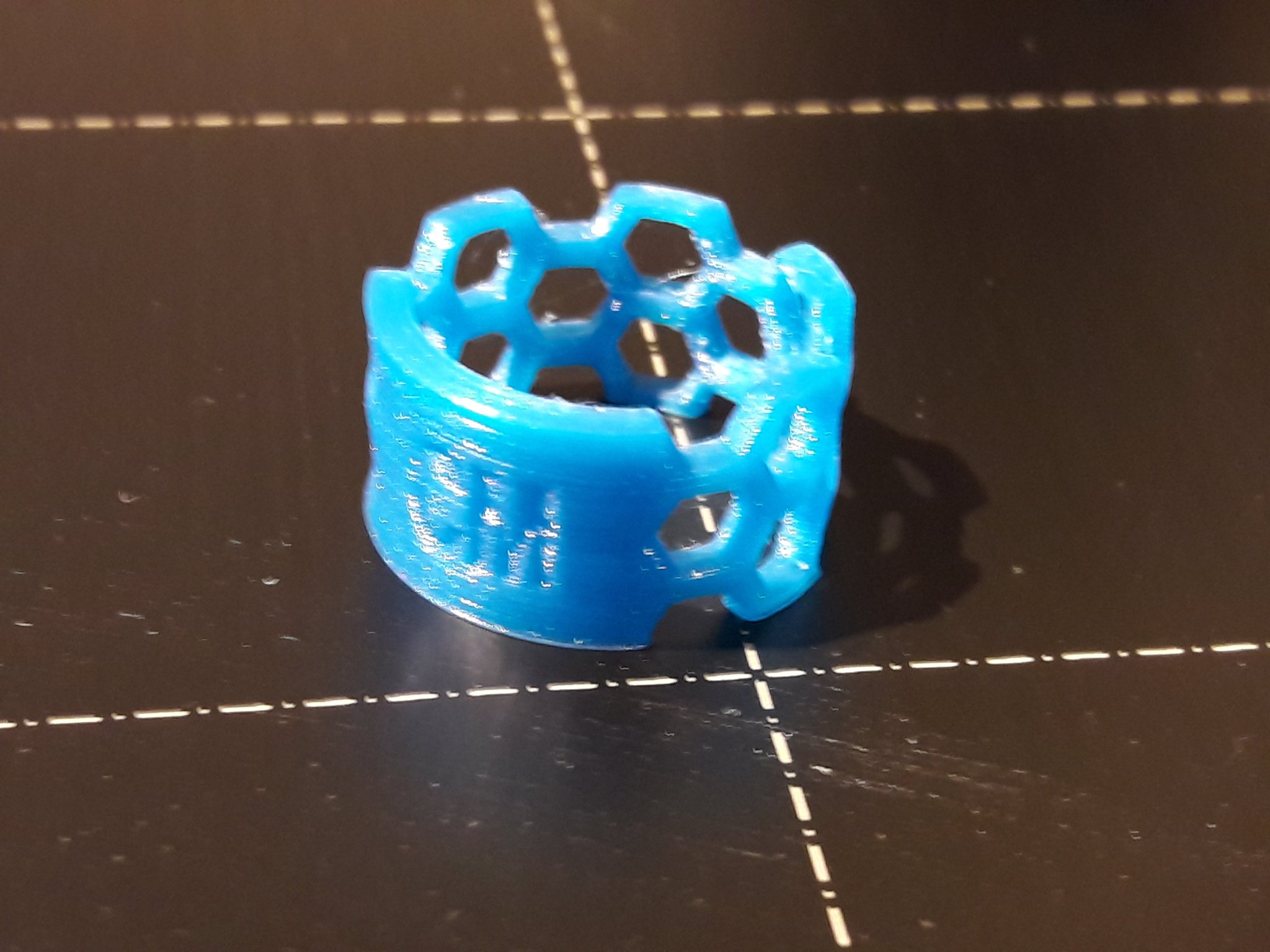 Nhẫn hình tổ ong phong cách thời trang