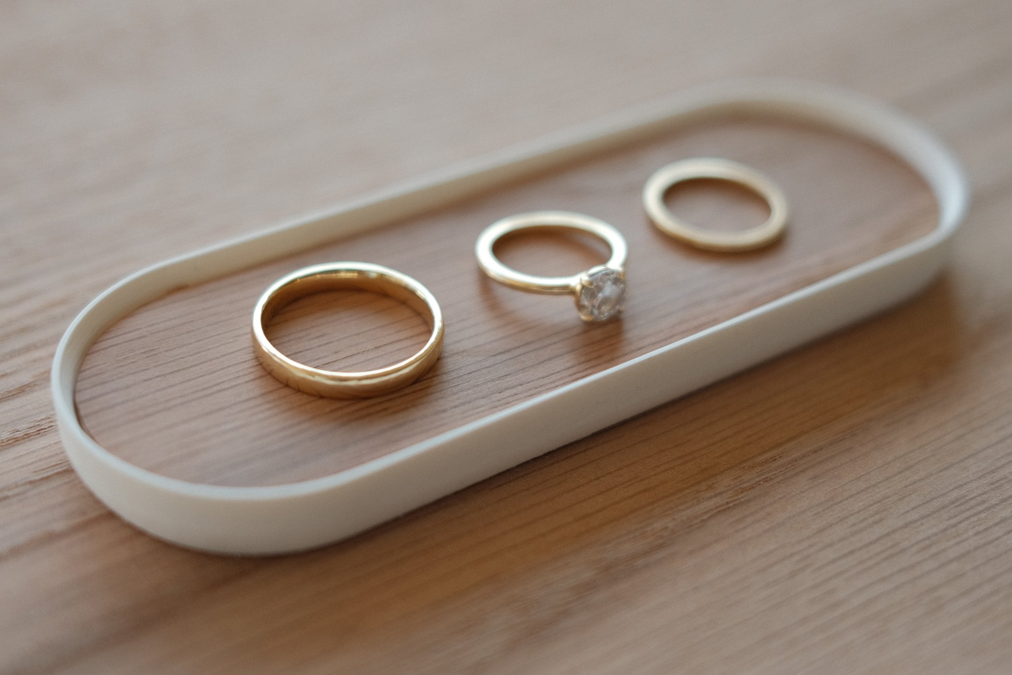 Khay đựng nhẫn đơn giản với lớp veneer gỗ sồi