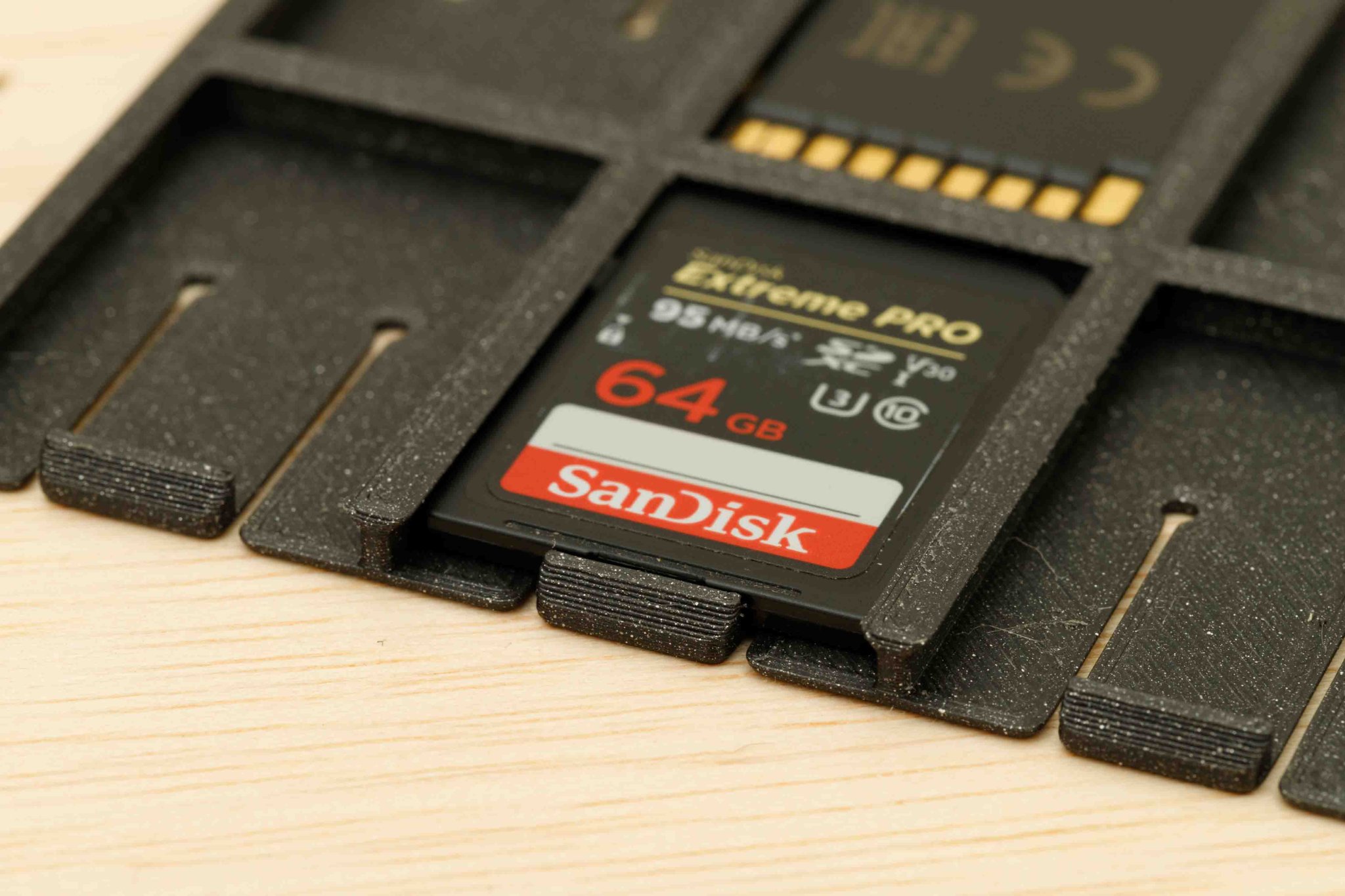 Giá đỡ thẻ SD phẳng an toàn cho 6 thẻ