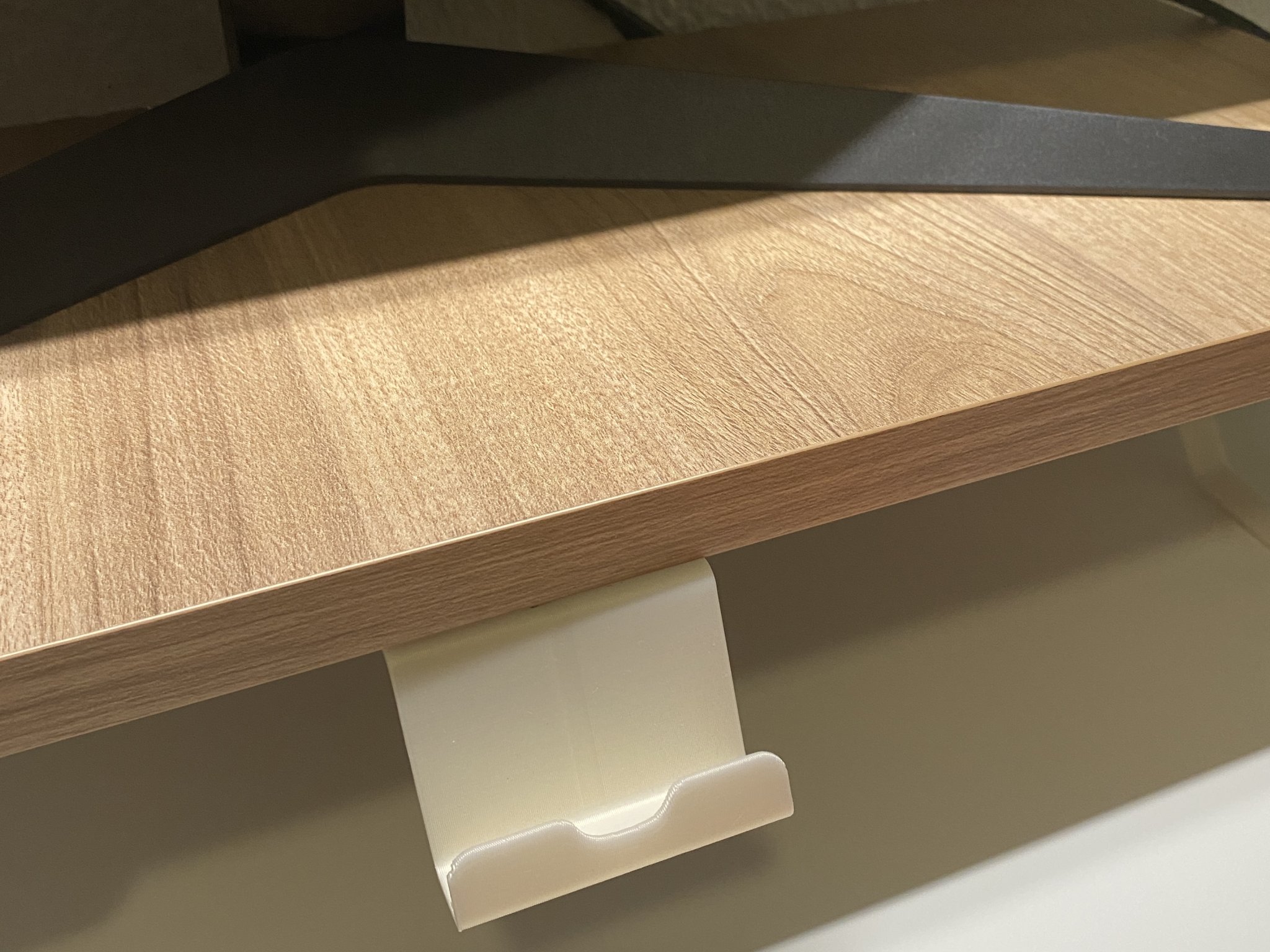 Giá đỡ điện thoại hoặc iPad cho kệ bàn làm việc